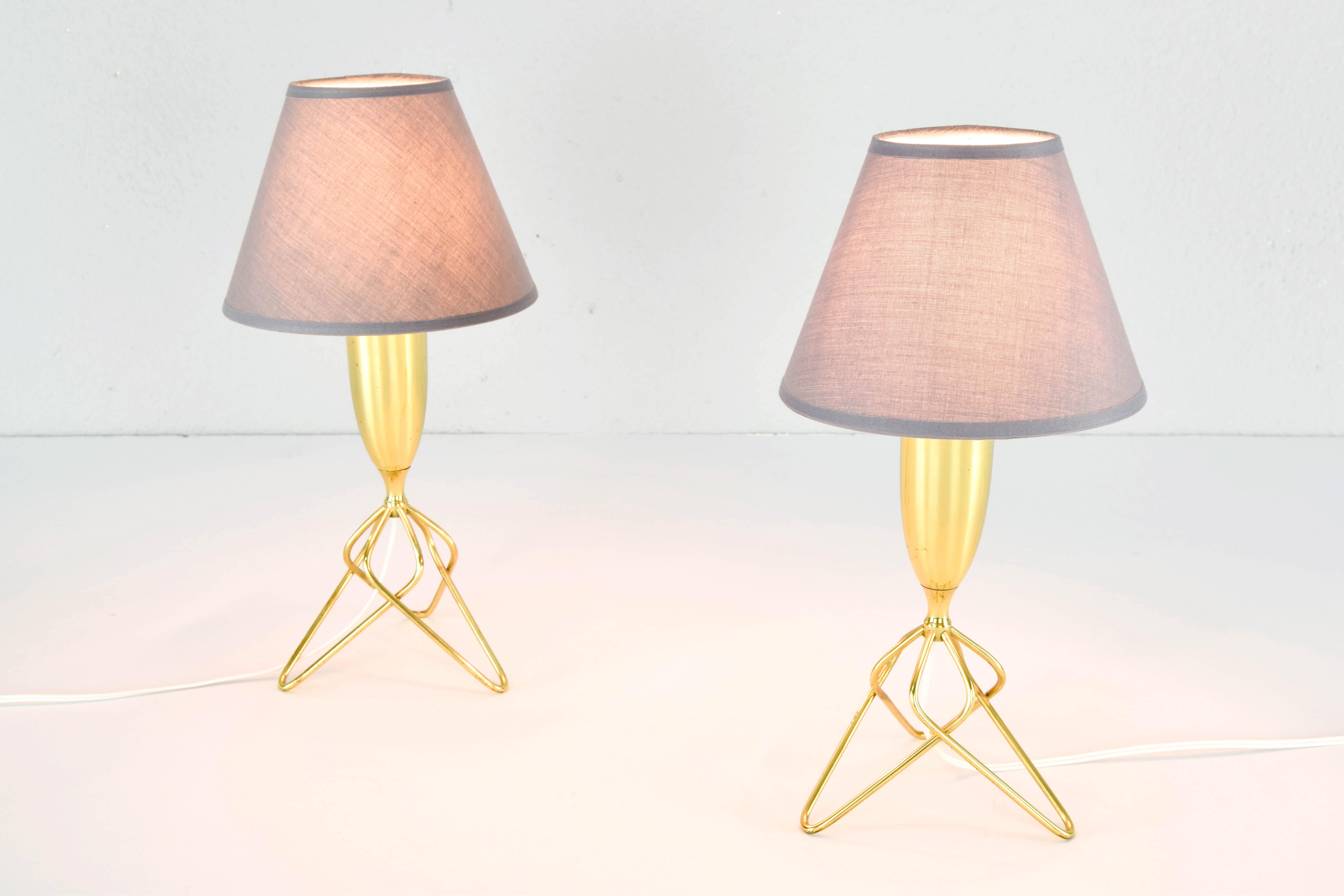 Pair of Scandinavian Brass Tripod Table Lamps with Gray Lampshades, Denmark 60s For Sale 5