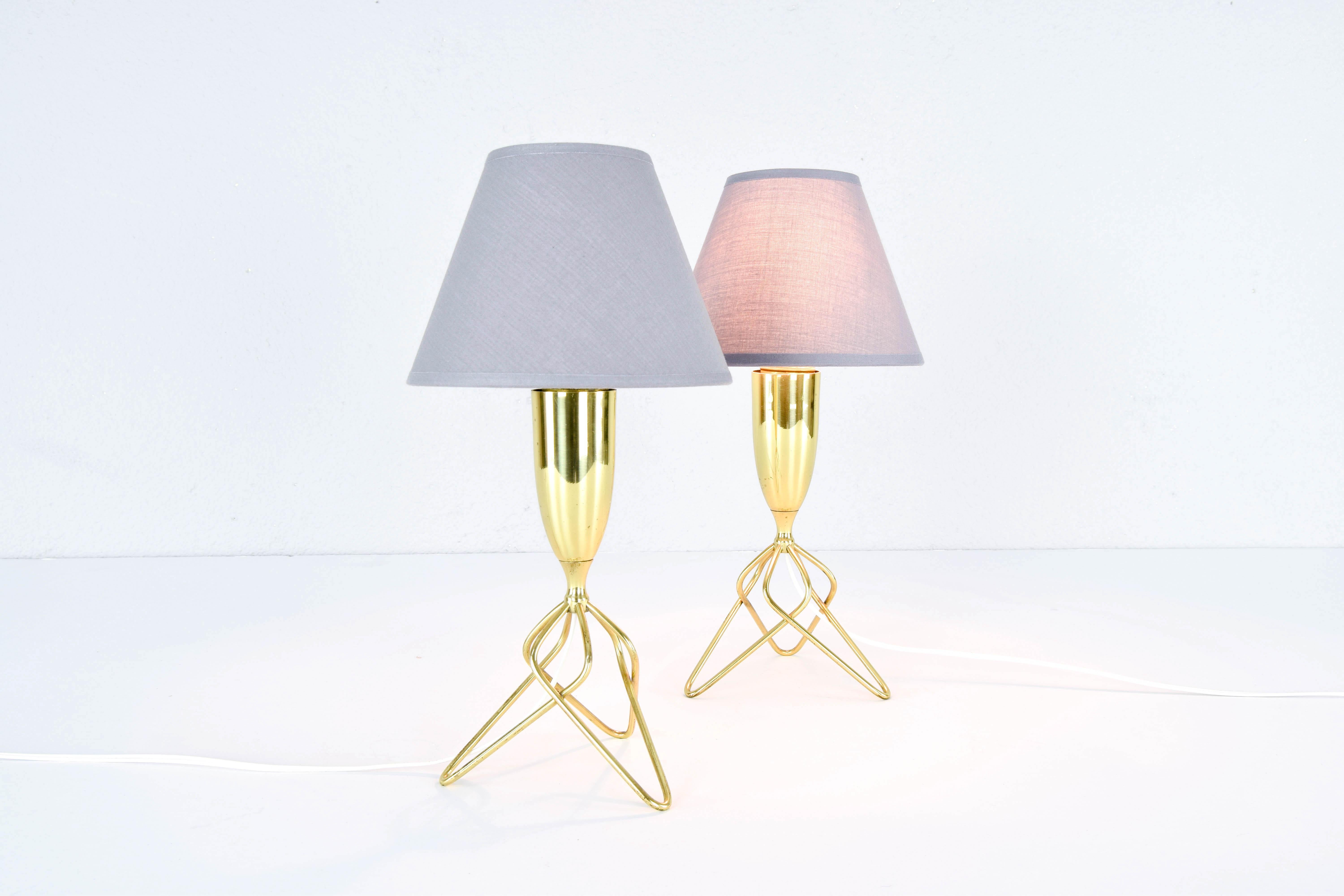 Pair of Scandinavian Brass Tripod Table Lamps with Gray Lampshades, Denmark 60s For Sale 2