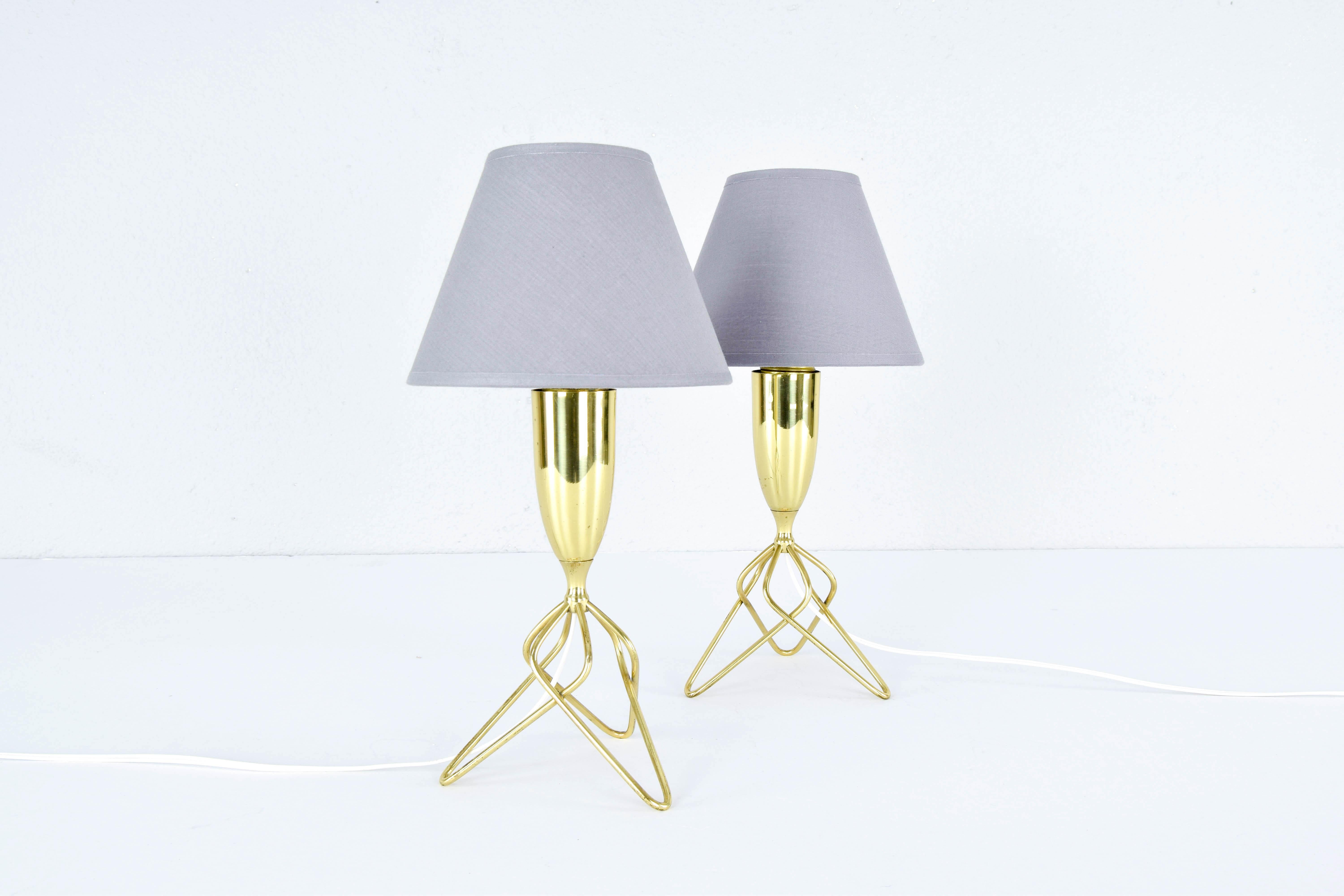 Pair of Scandinavian Brass Tripod Table Lamps with Gray Lampshades, Denmark 60s For Sale 3