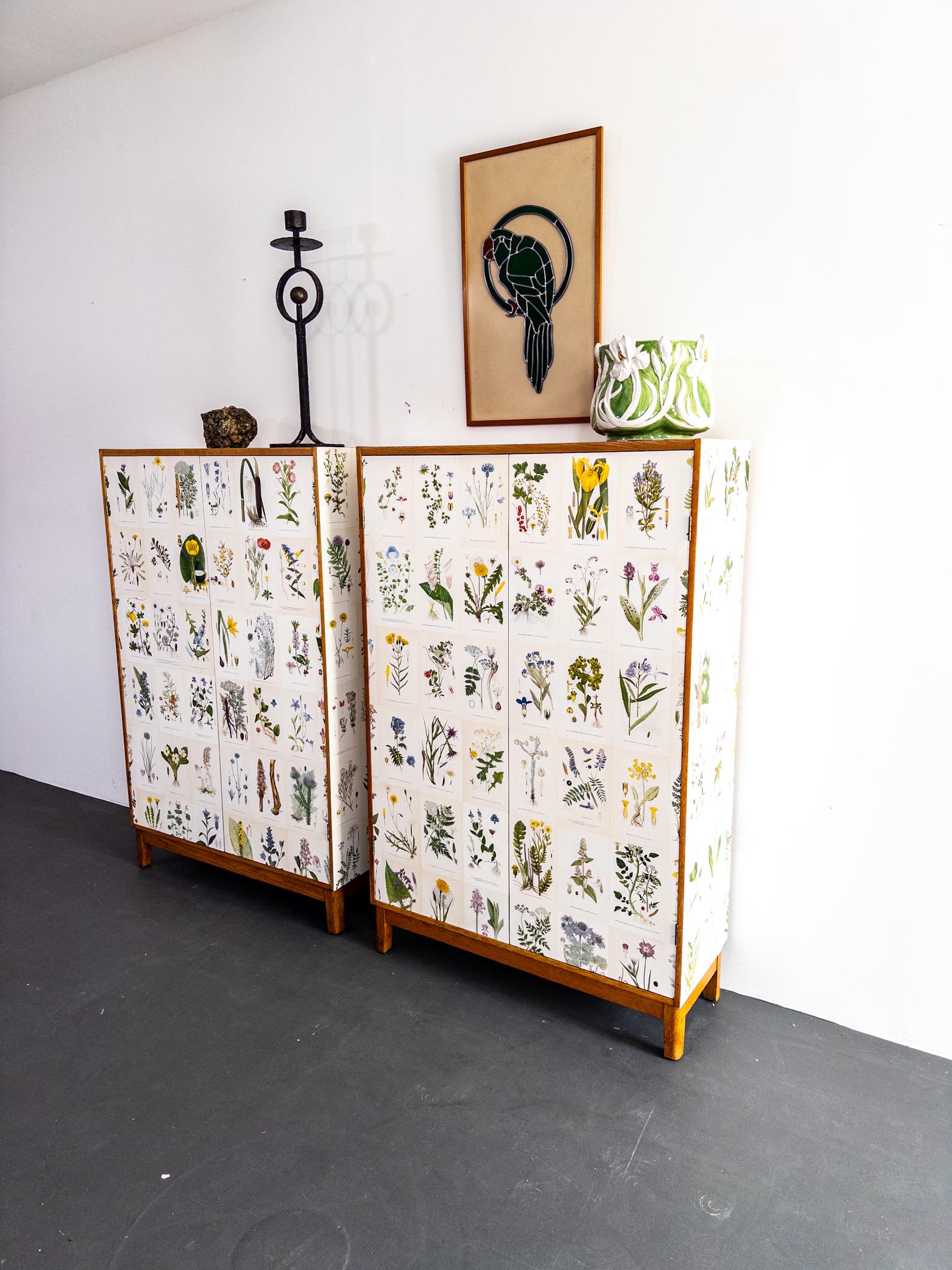 Suédois Paire d'armoires scandinaves, années 1940, inspirées par Josef Frank en vente
