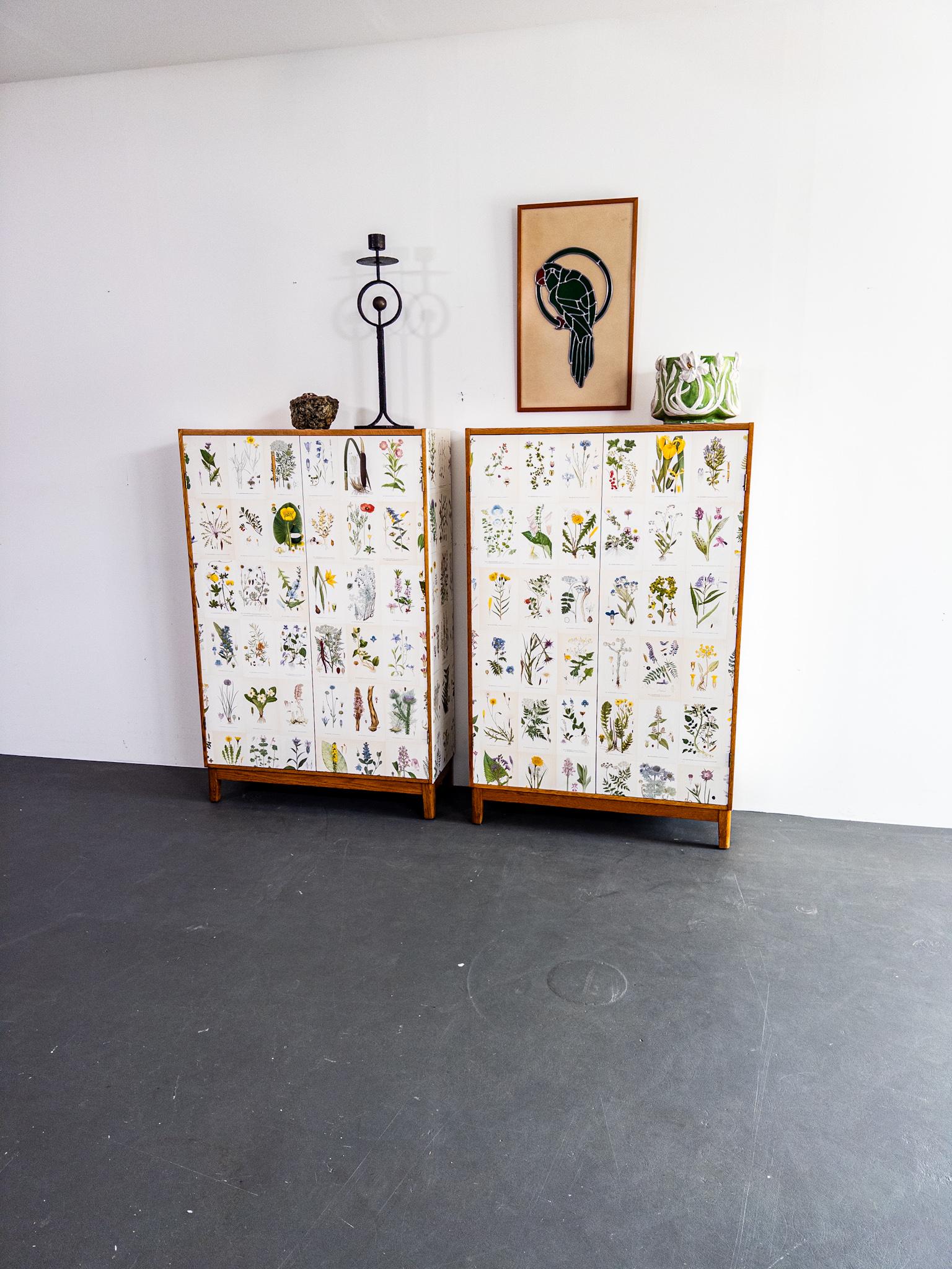 Milieu du XXe siècle Paire d'armoires scandinaves, années 1940, inspirées par Josef Frank en vente