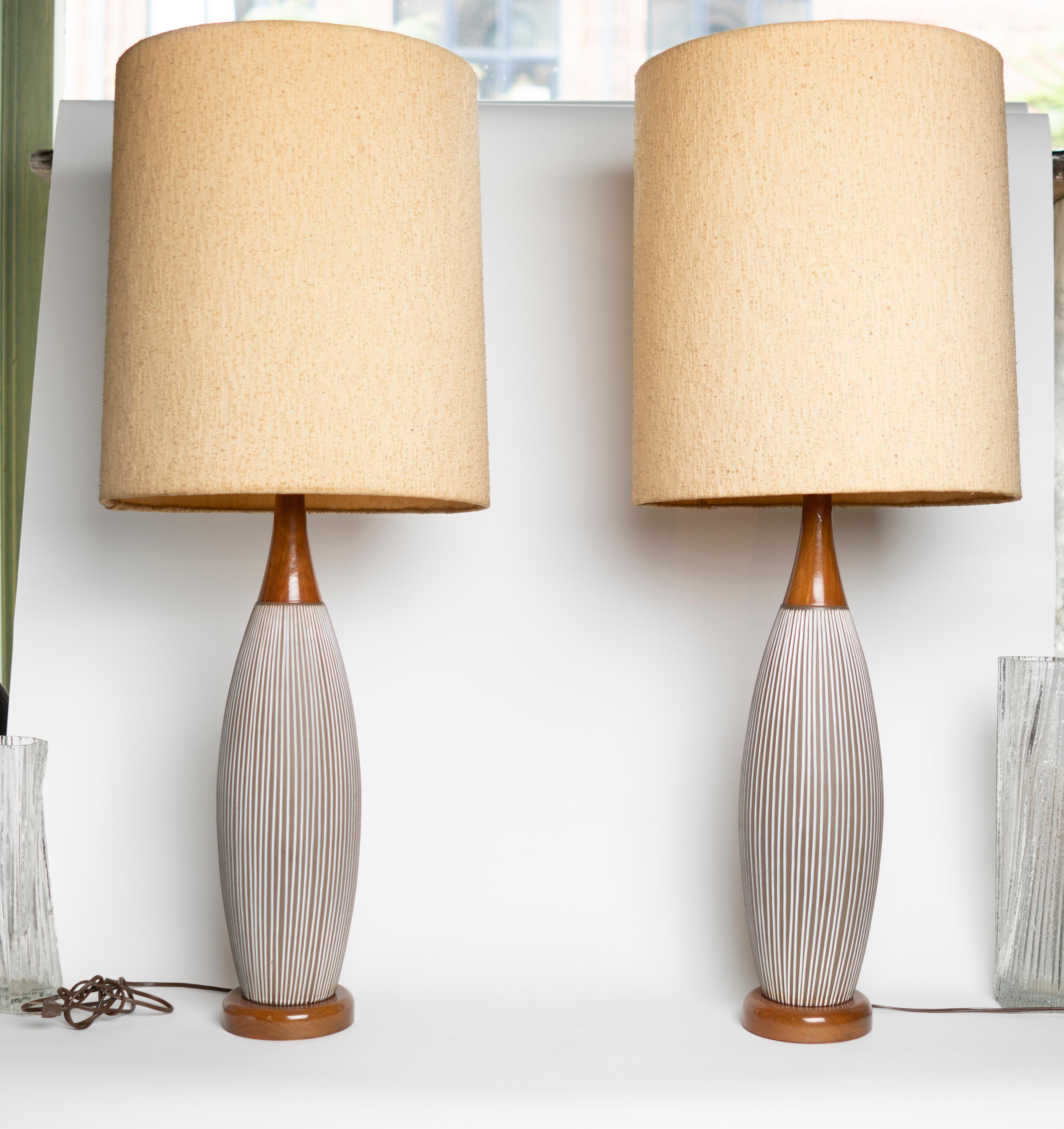 Paire de lampes de table scandinaves en céramique par Anna-Lisa Thomson.