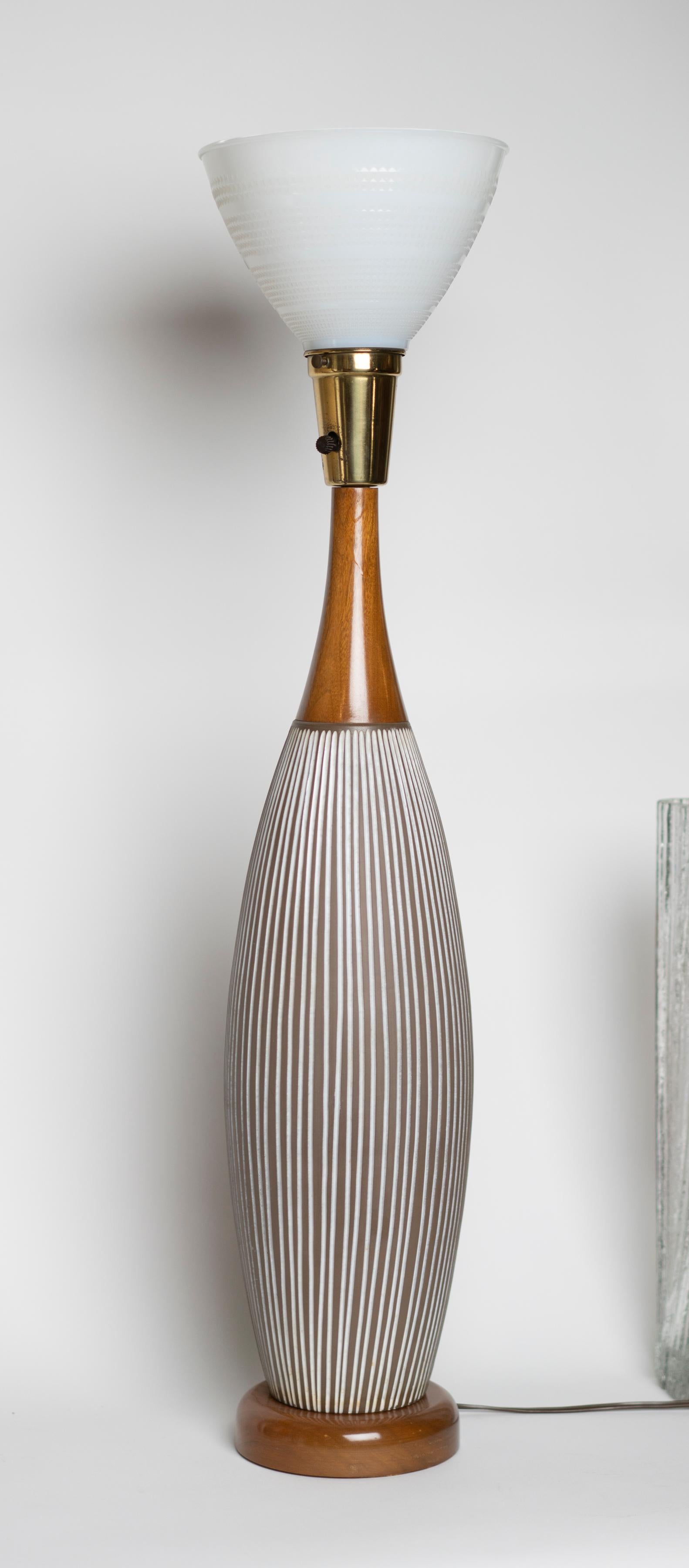 Paire de lampes scandinaves en céramique par Anna-Lisa Thomson Bon état - En vente à Montreal, QC