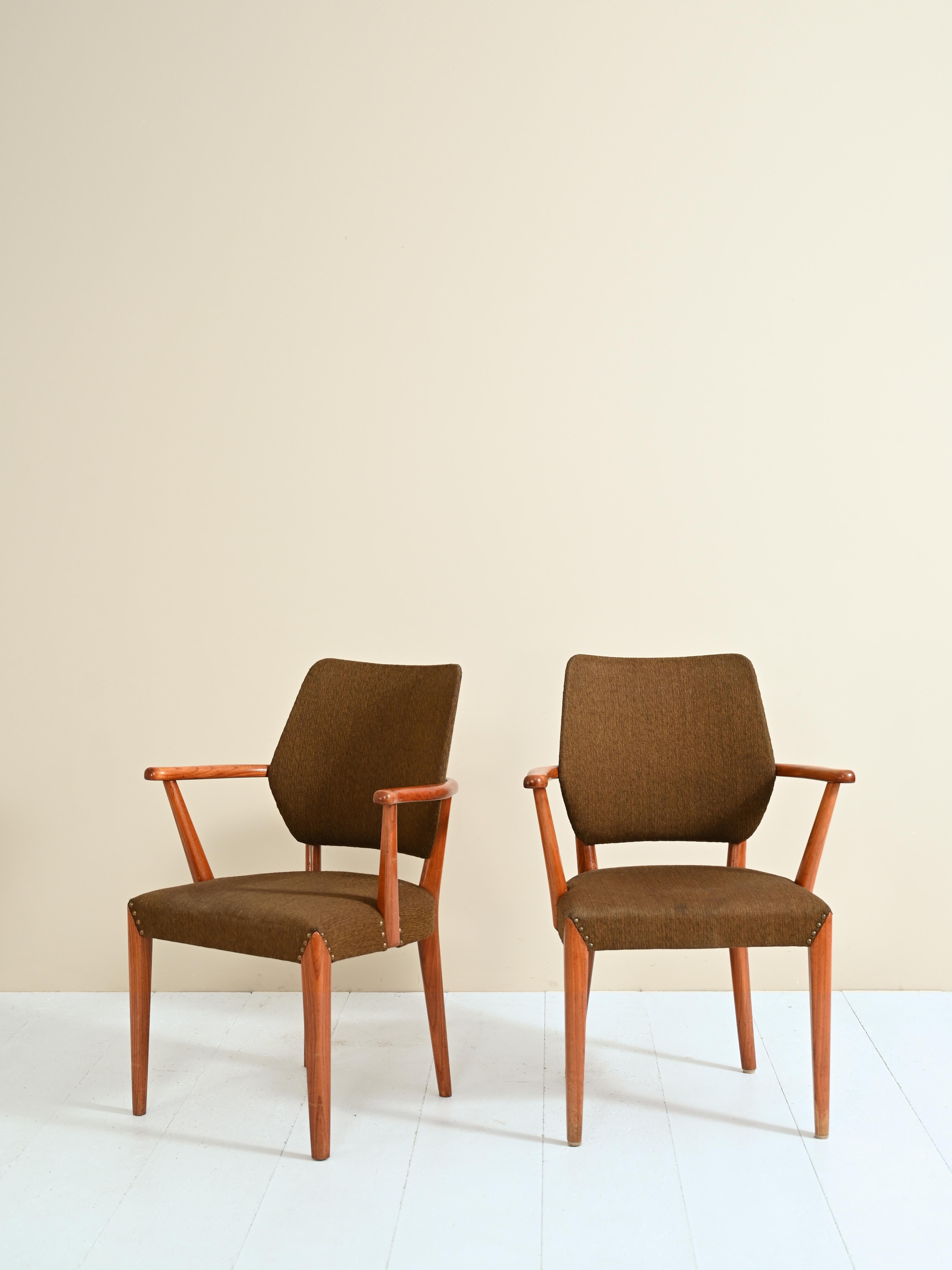 Set of two chairs of original Scandinavian manufacture from the 1950s.

The fabric is original and the condition of the upholstery is good.

Fair condition: the upholstery is worn.

AC136