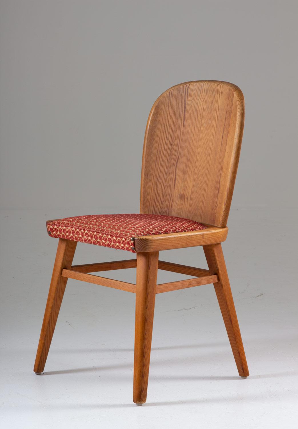 Scandinavian Modern Pair of Scandinavian Chairs in Pine