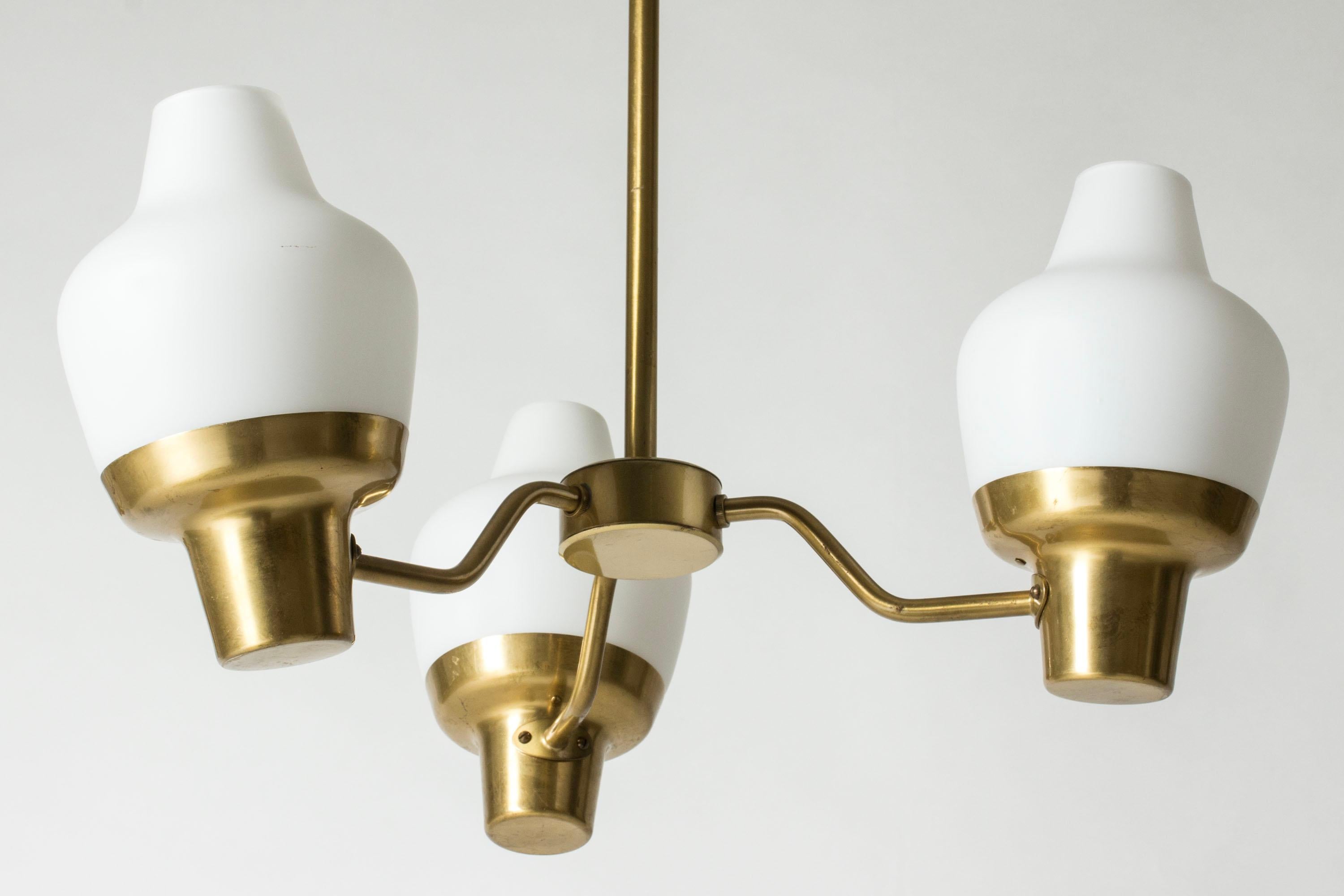 Ottone Coppia di lampadari scandinavi di Hans Bergström, Ateljé Lyktan, Svezia, anni '50 in vendita