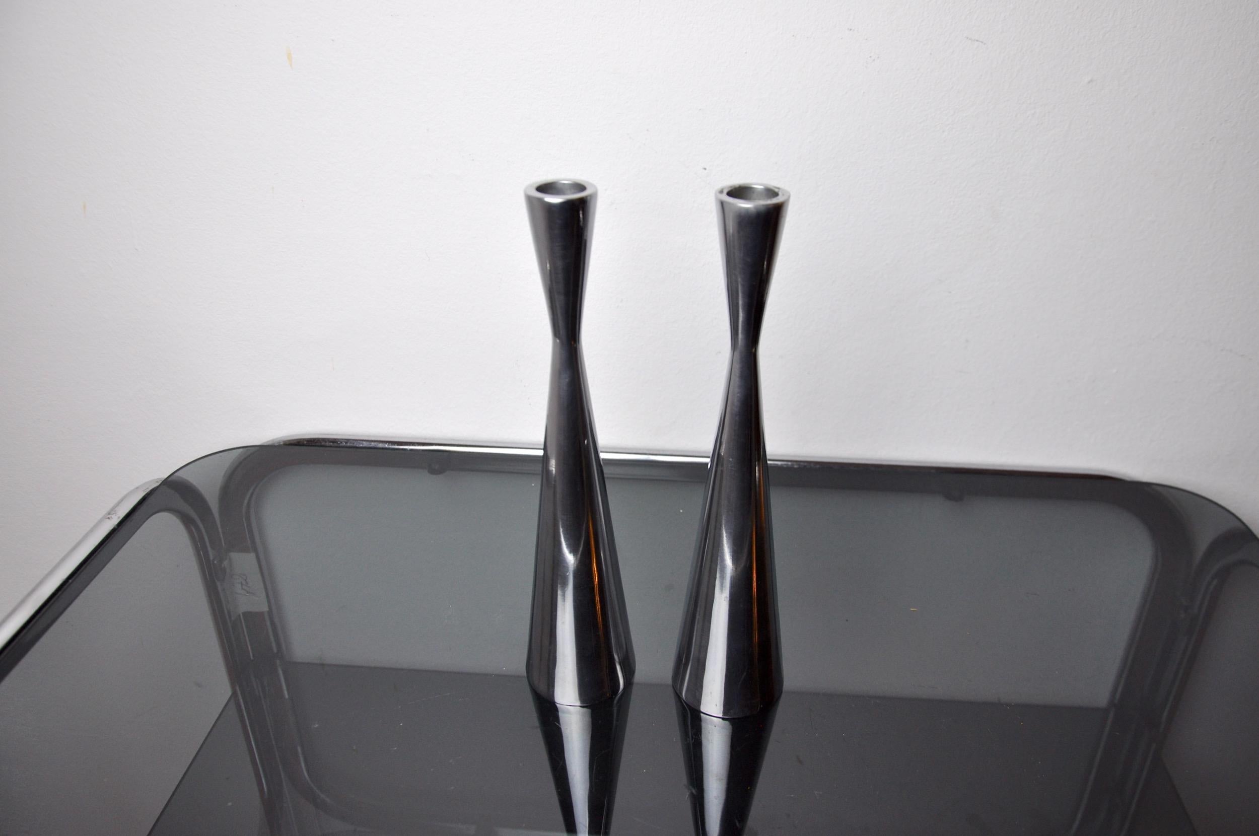Pair of Scandinavian Diabolo Candle Holders, Aluminum, Sweden, circa 1970 In Good Condition For Sale In BARCELONA, ES