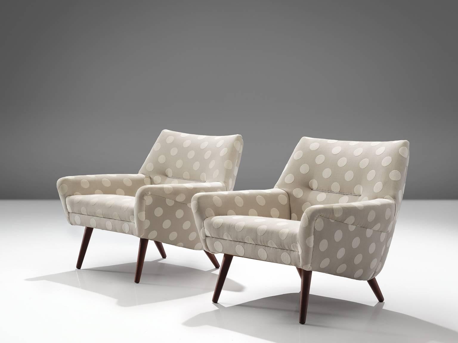 Danish Pair of Easy Chairs in Grey and White Polkadot Upholstery In Good Condition For Sale In Waalwijk, NL