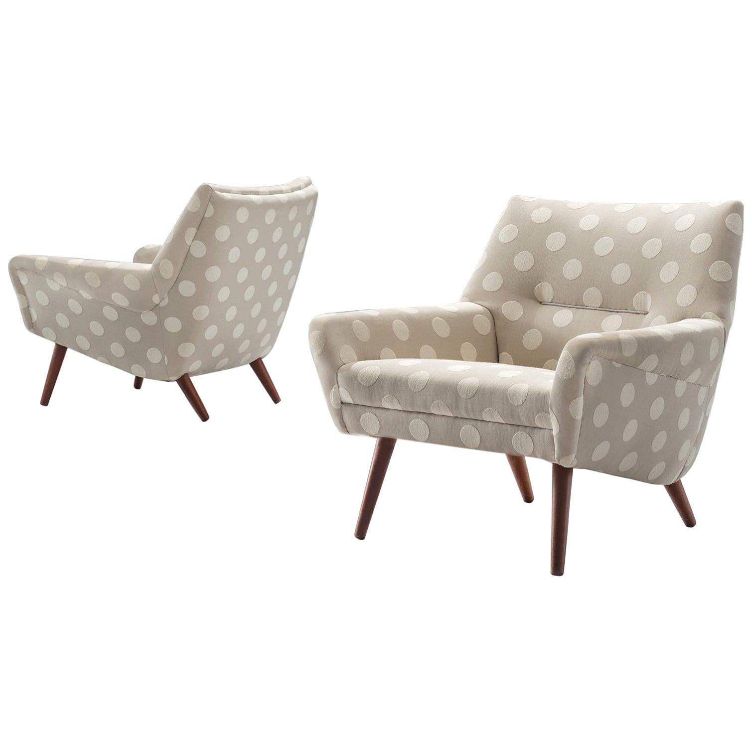 Paire de fauteuils danois en tissu gris et blanc Polkadot