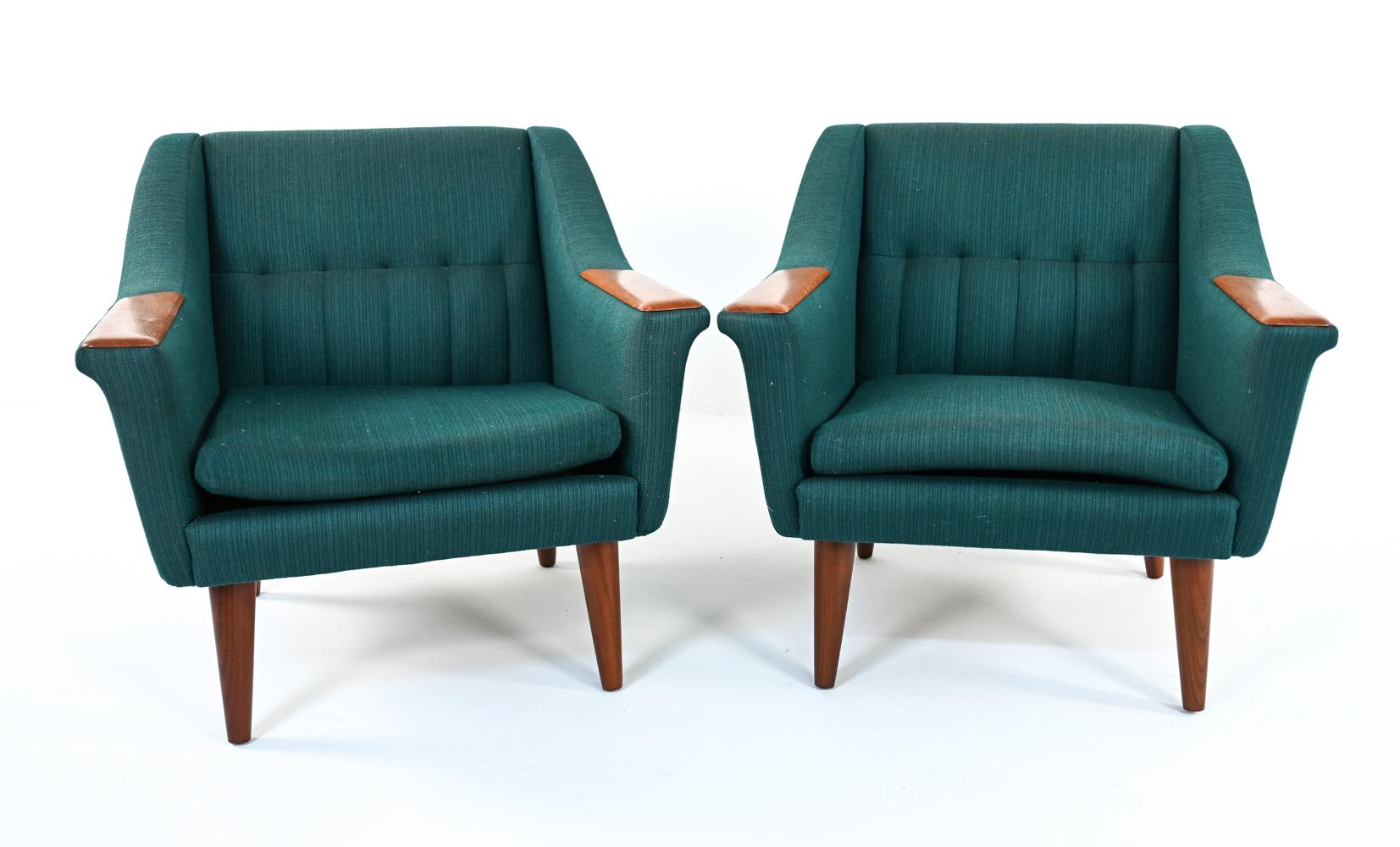 Add a touch of Atomic Modern flair to your living space with this fabulous pair of armchairs in the style of Kurt Østervig or Gerhard Berg. The design is well-proportioned, with a low-profile back and angled track arms that provide just the right