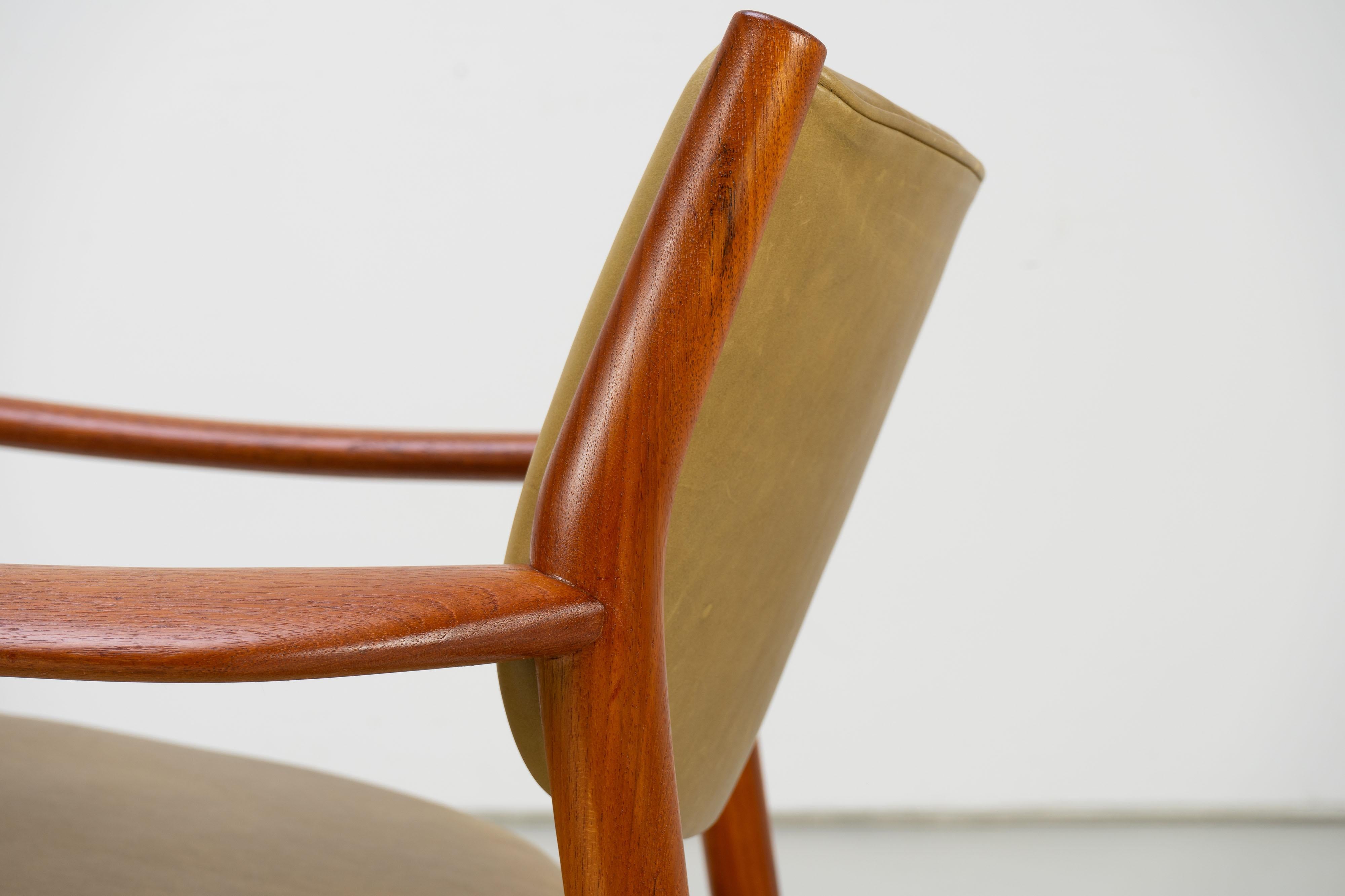 Pair of Scandinavian Easy Chairs with Teak and Leather by Westnofa, 1960s For Sale 6