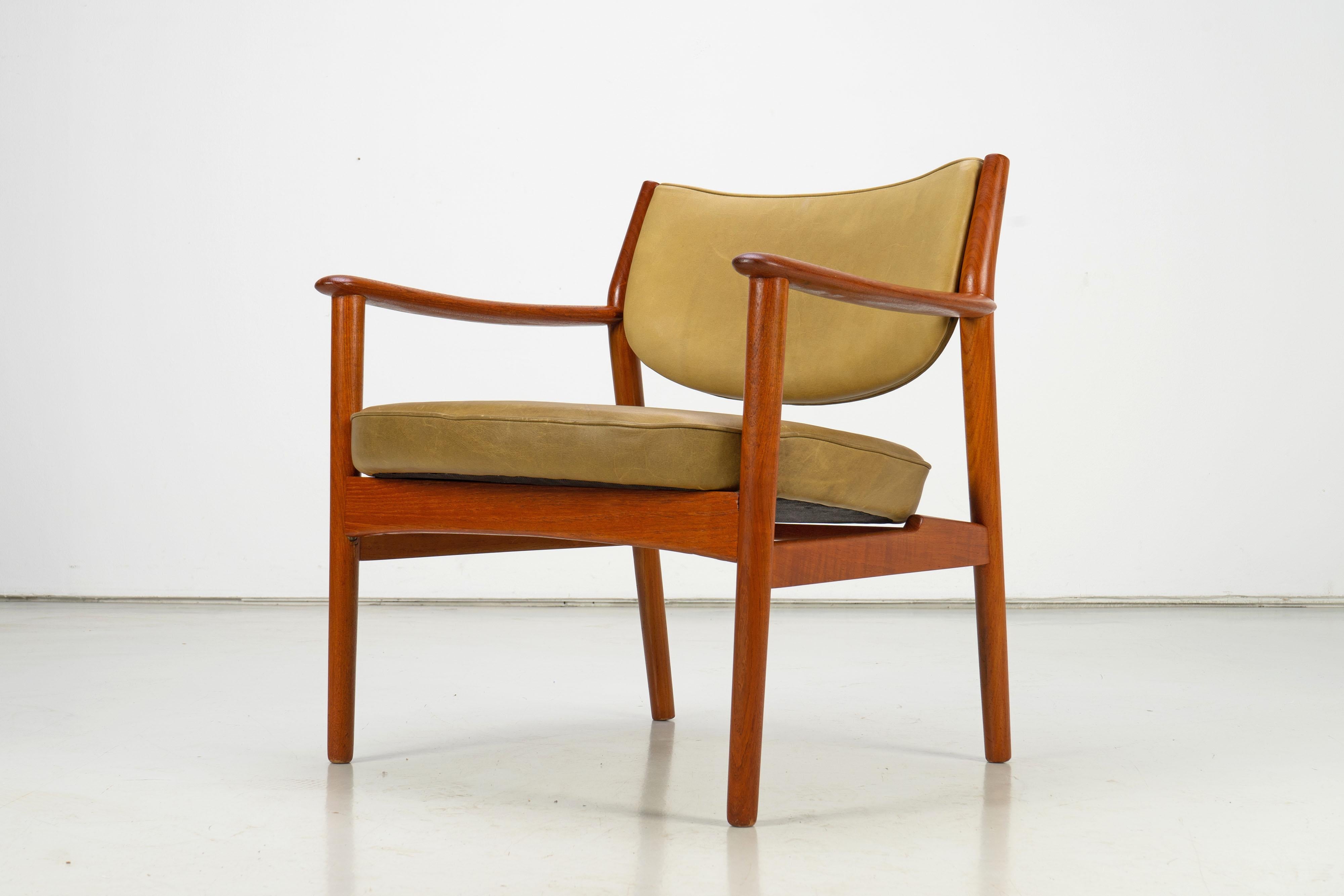 Norwegian Pair of Scandinavian Easy Chairs with Teak and Leather by Westnofa, 1960s For Sale