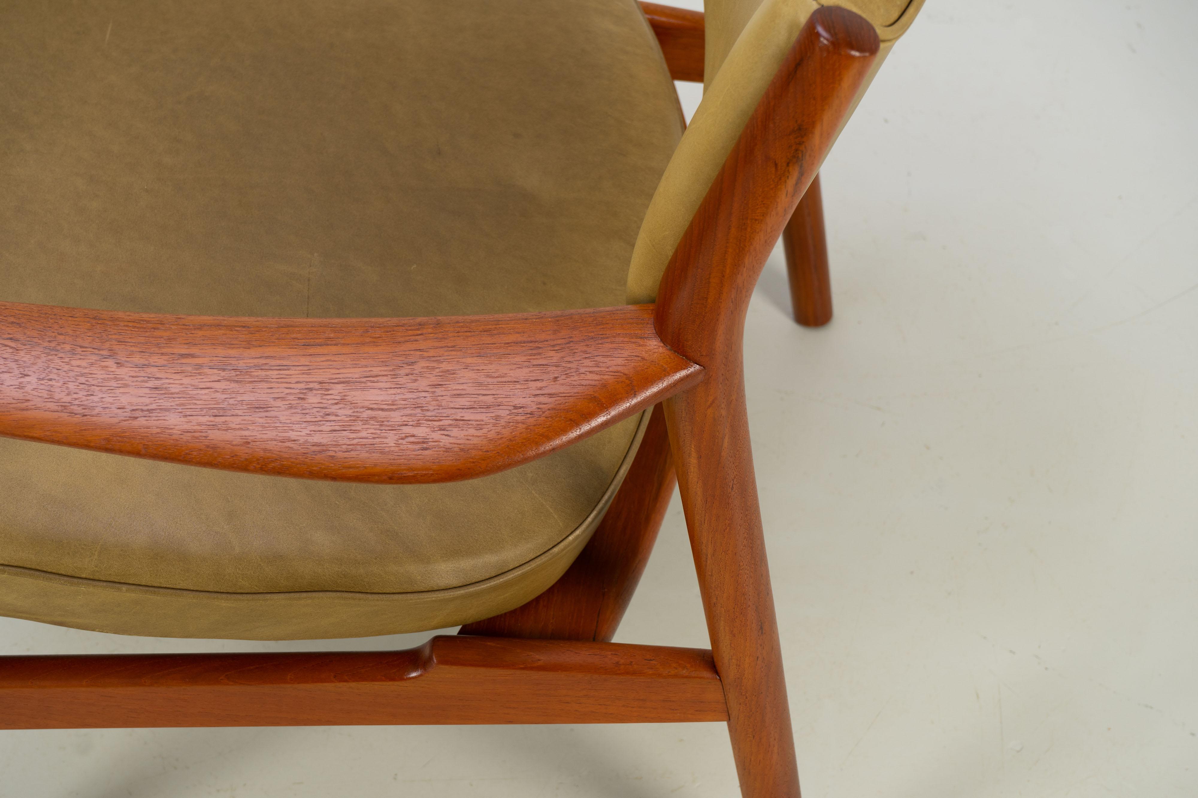 20ième siècle Paire de fauteuils scandinaves en teck et cuir par Westnofa, années 1960 en vente