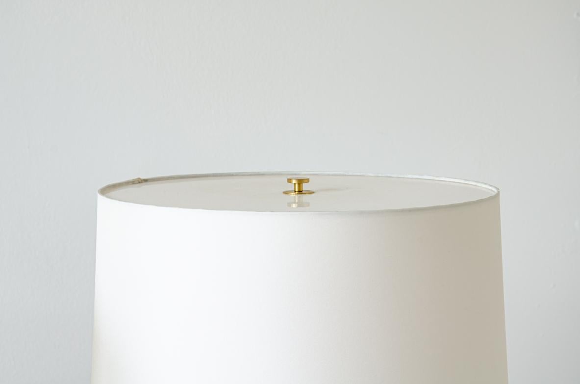 Suédois Paire de lampadaires scandinaves en laiton en vente