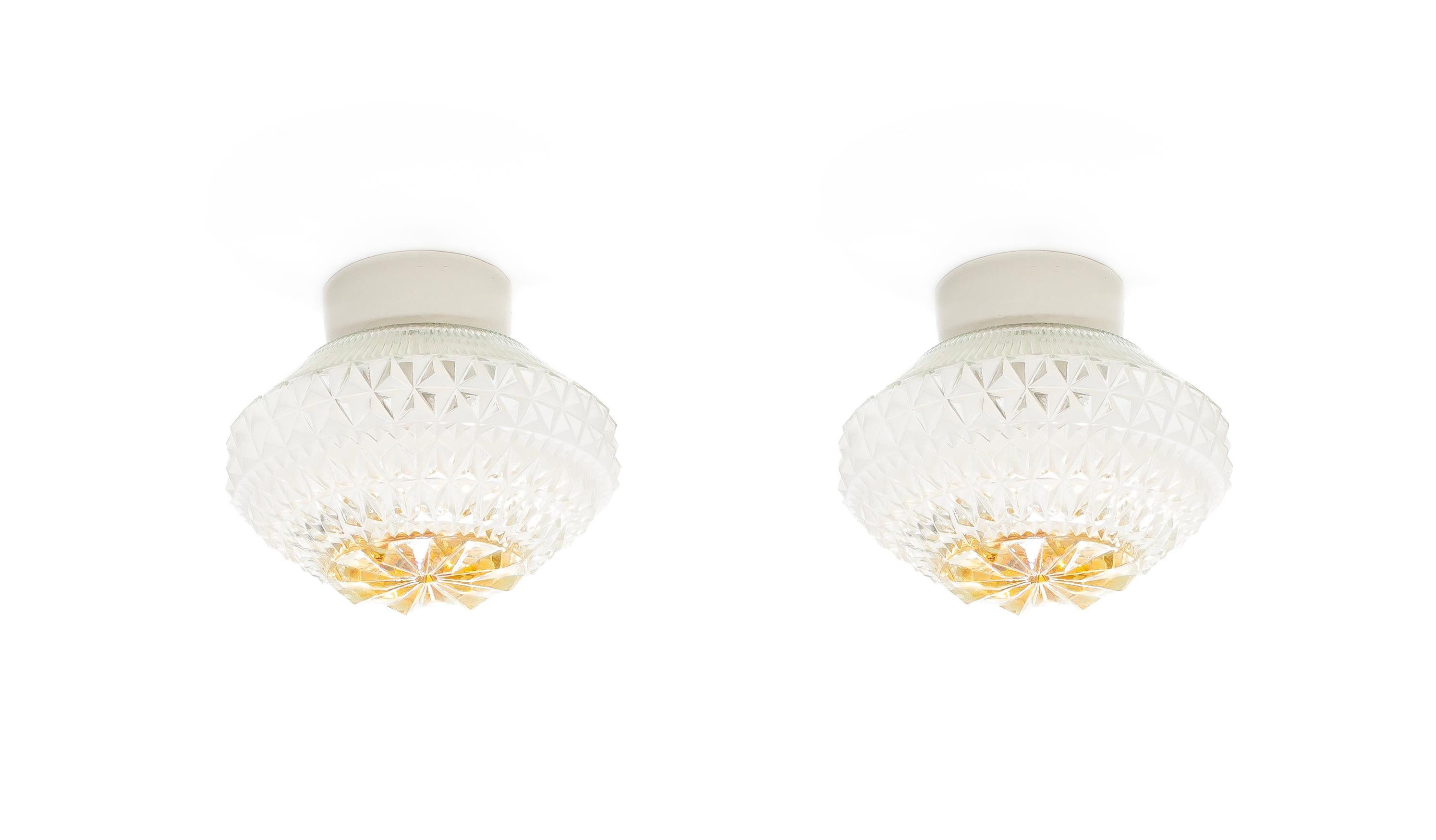 Pair of Scandinavian Flush Mount Ceiling Lamps, 1950s Escandinavo en venta