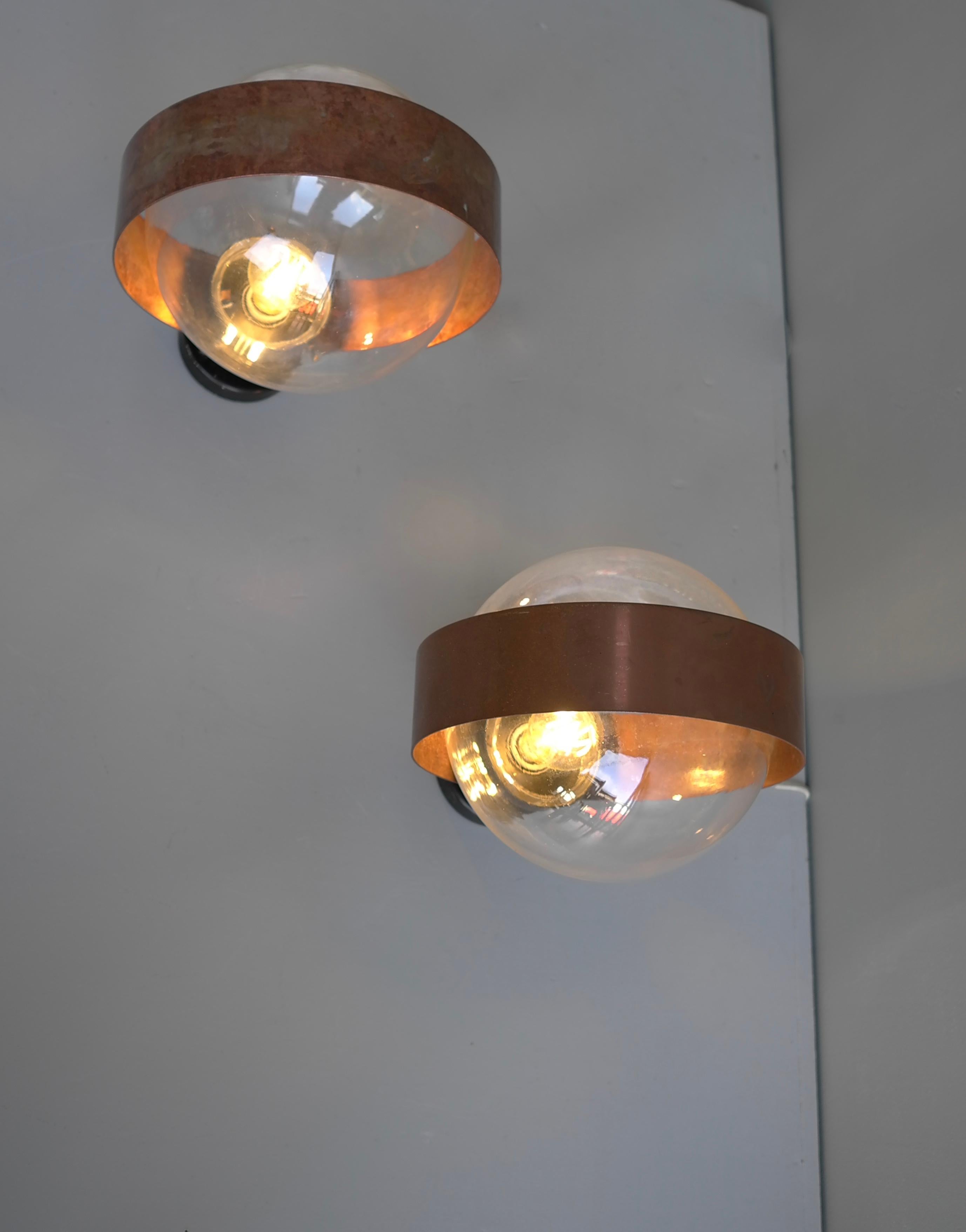 Pair of Scandinavian Glass Ball Wall lamps with Copper Patina Rims, 1960's In Good Condition For Sale In Den Haag, NL
