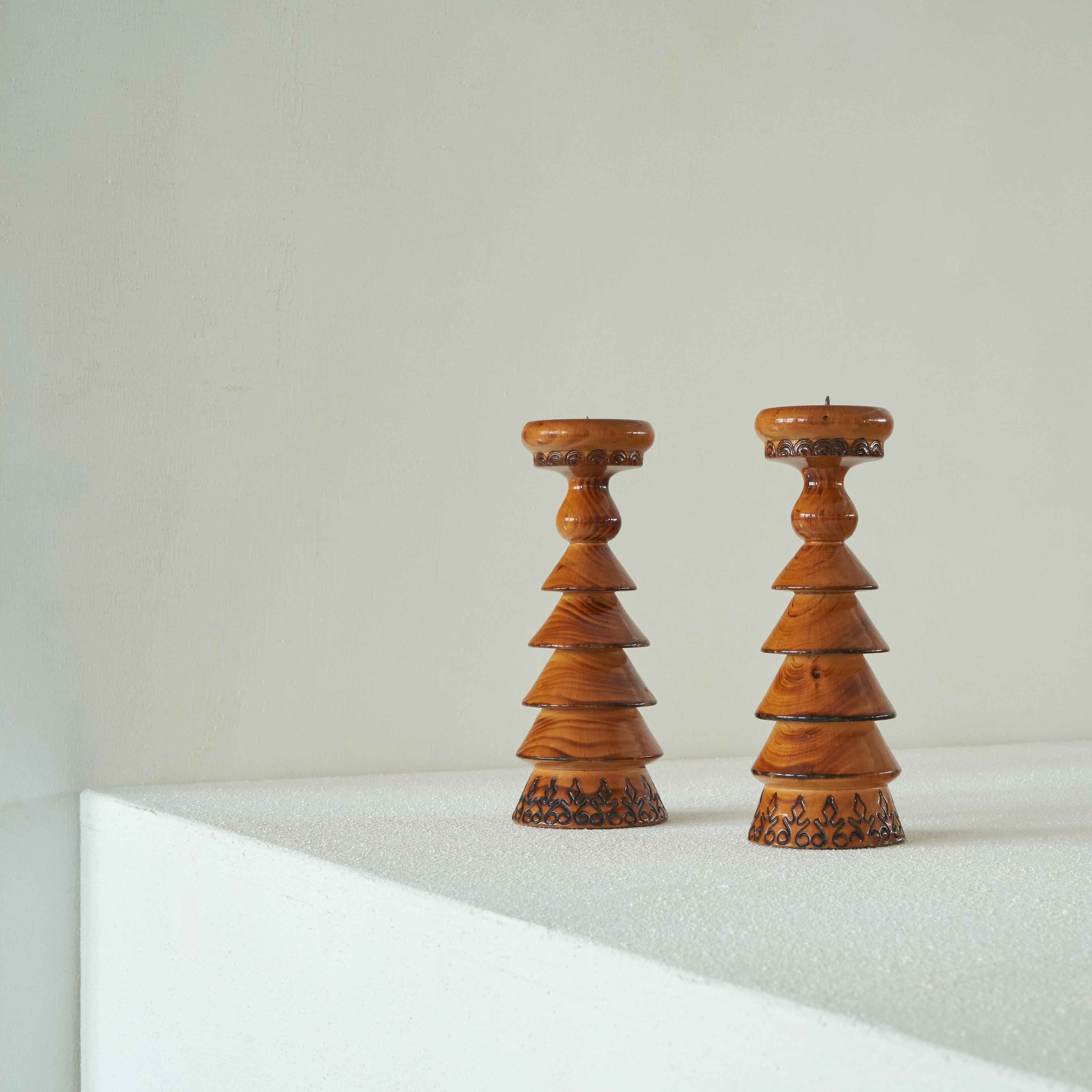 Pair of Scandinavian Lacquered Wood Candlesticks In Good Condition For Sale In Tilburg, NL