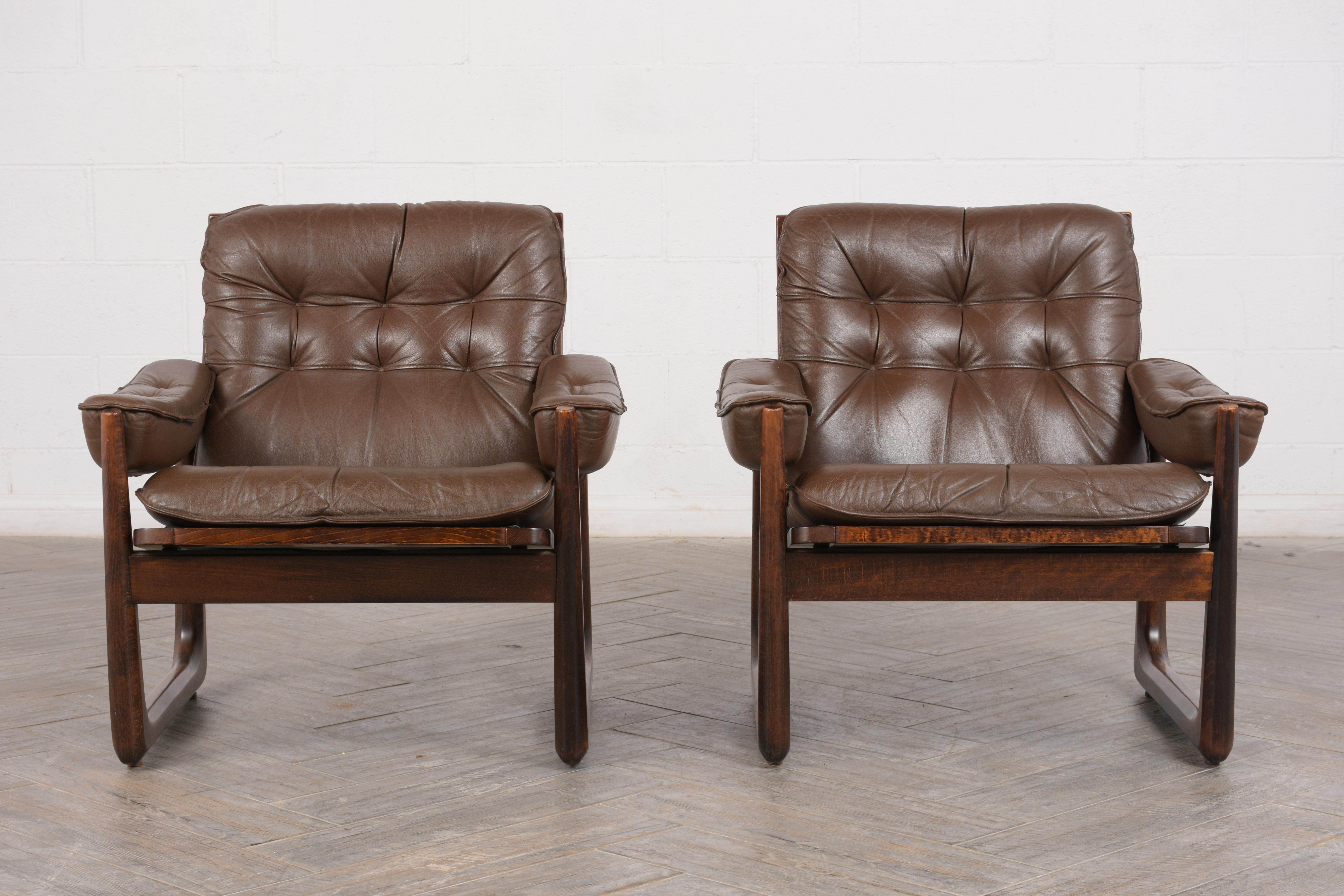 Mid-Century Modern Pair of Mid Century Leather Tufted Lounge Chairs