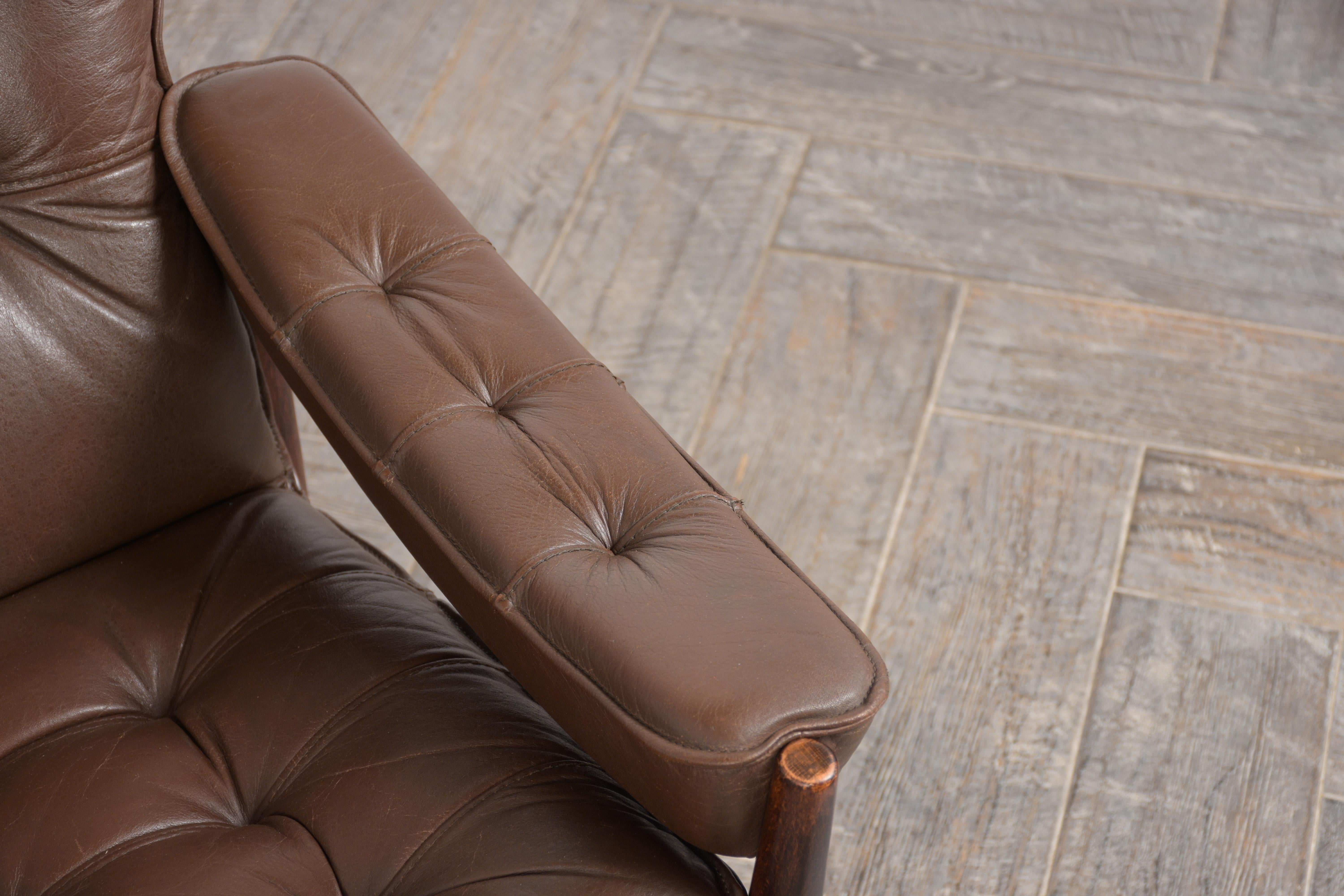 Mid-20th Century Pair of Mid Century Leather Tufted Lounge Chairs