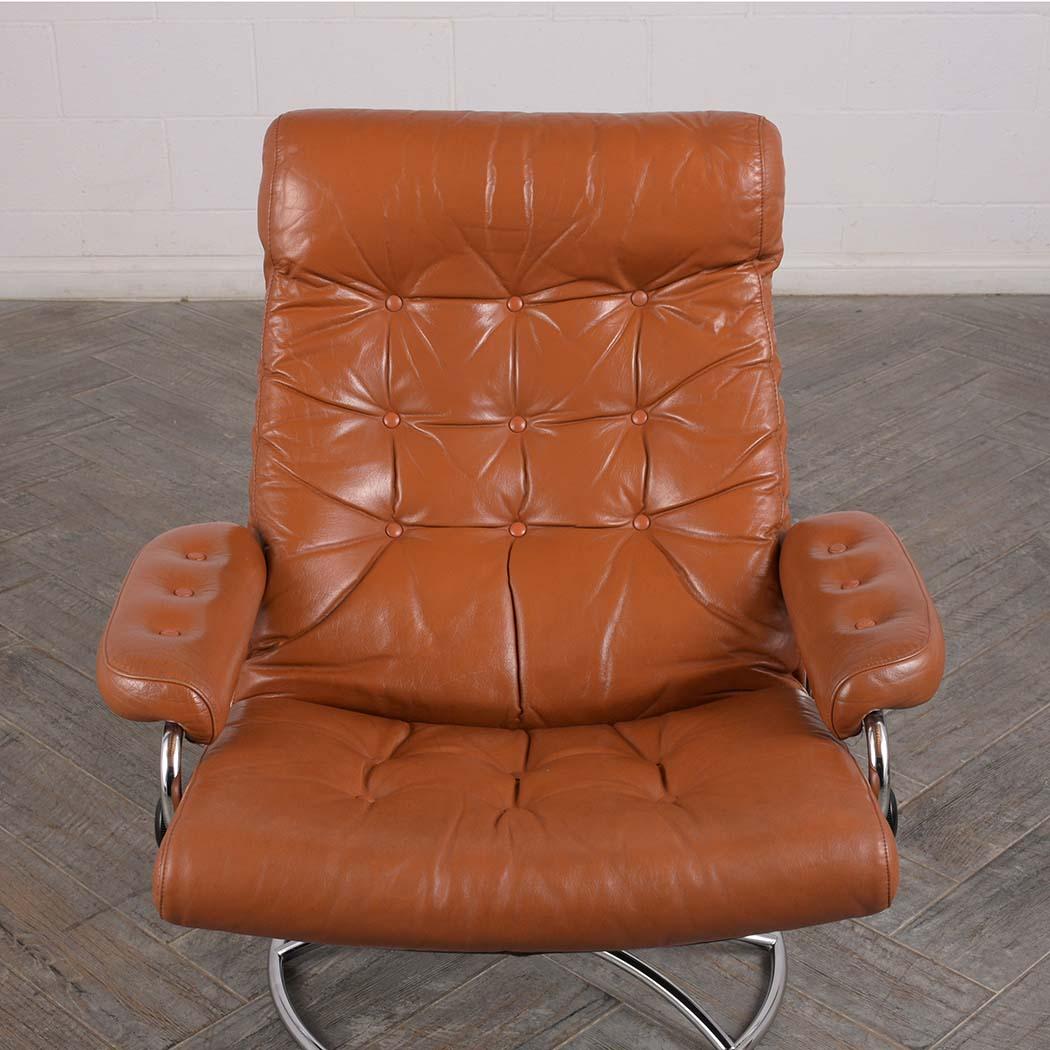 Pair of Scandinavian Leather Swivel Reclining Lounge Chairs In Good Condition In Los Angeles, CA