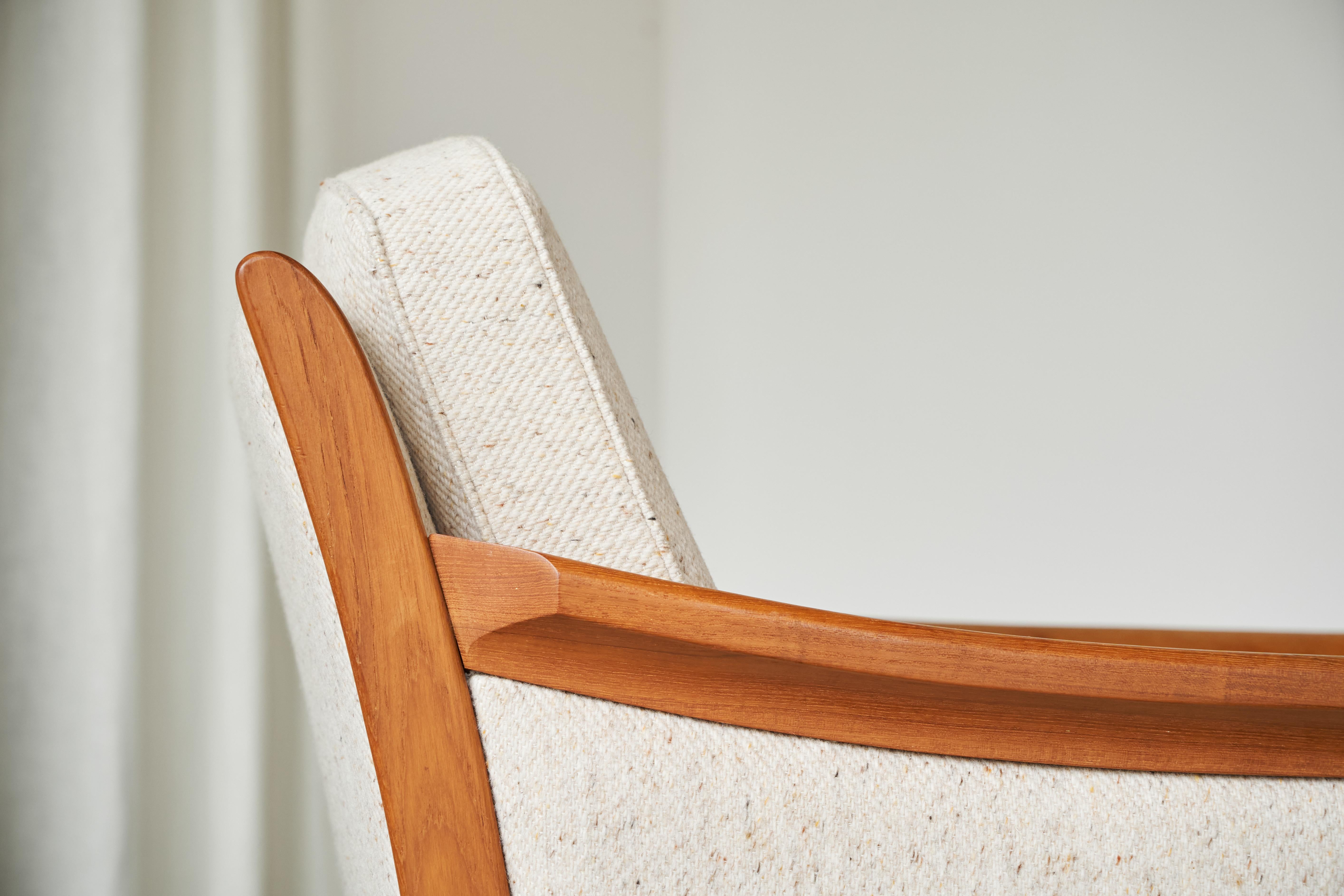 Tissu Paire de chaises longues scandinaves en laine avec pouf des années 1960 en vente
