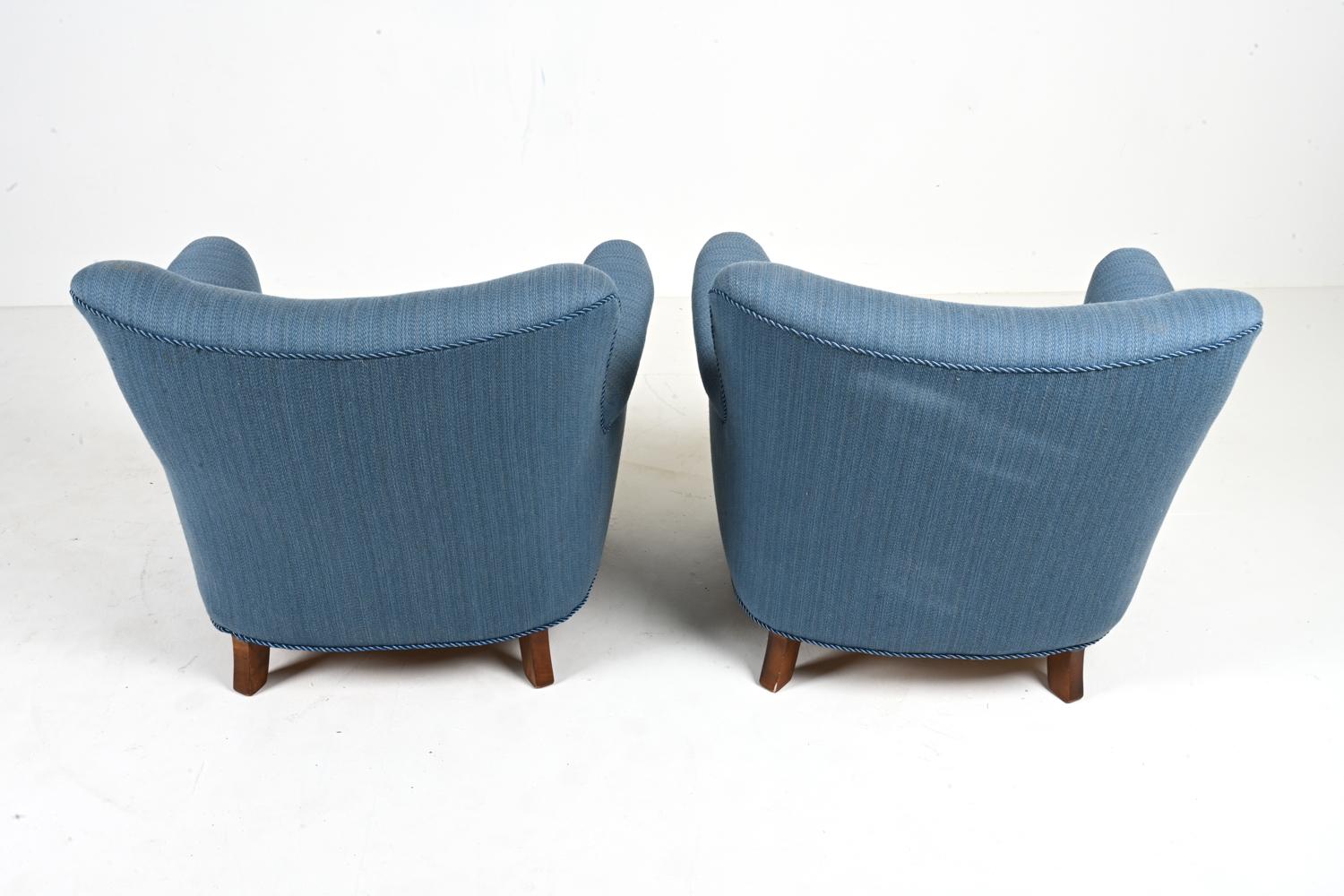 Pair of Scandinavian Mid-Century Easy Chairs in the Manner of Fritz Hansen For Sale 5