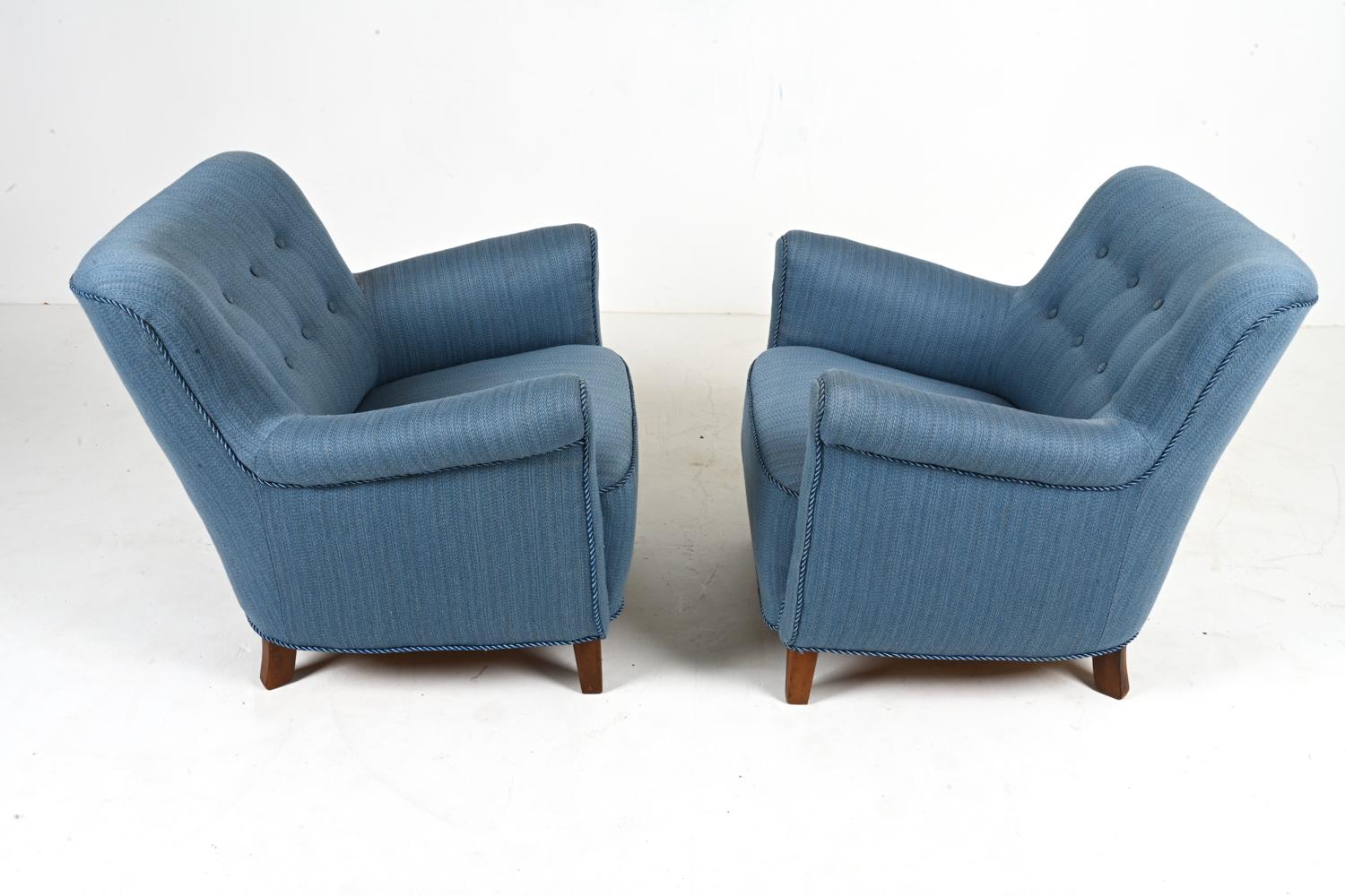 Pair of Scandinavian Mid-Century Easy Chairs in the Manner of Fritz Hansen For Sale 7