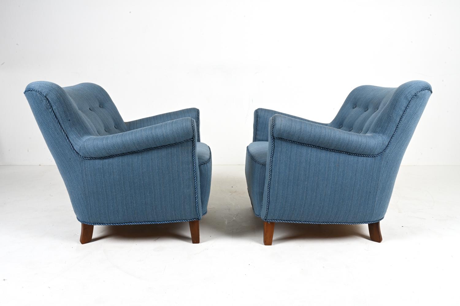 Pair of Scandinavian Mid-Century Easy Chairs in the Manner of Fritz Hansen For Sale 8