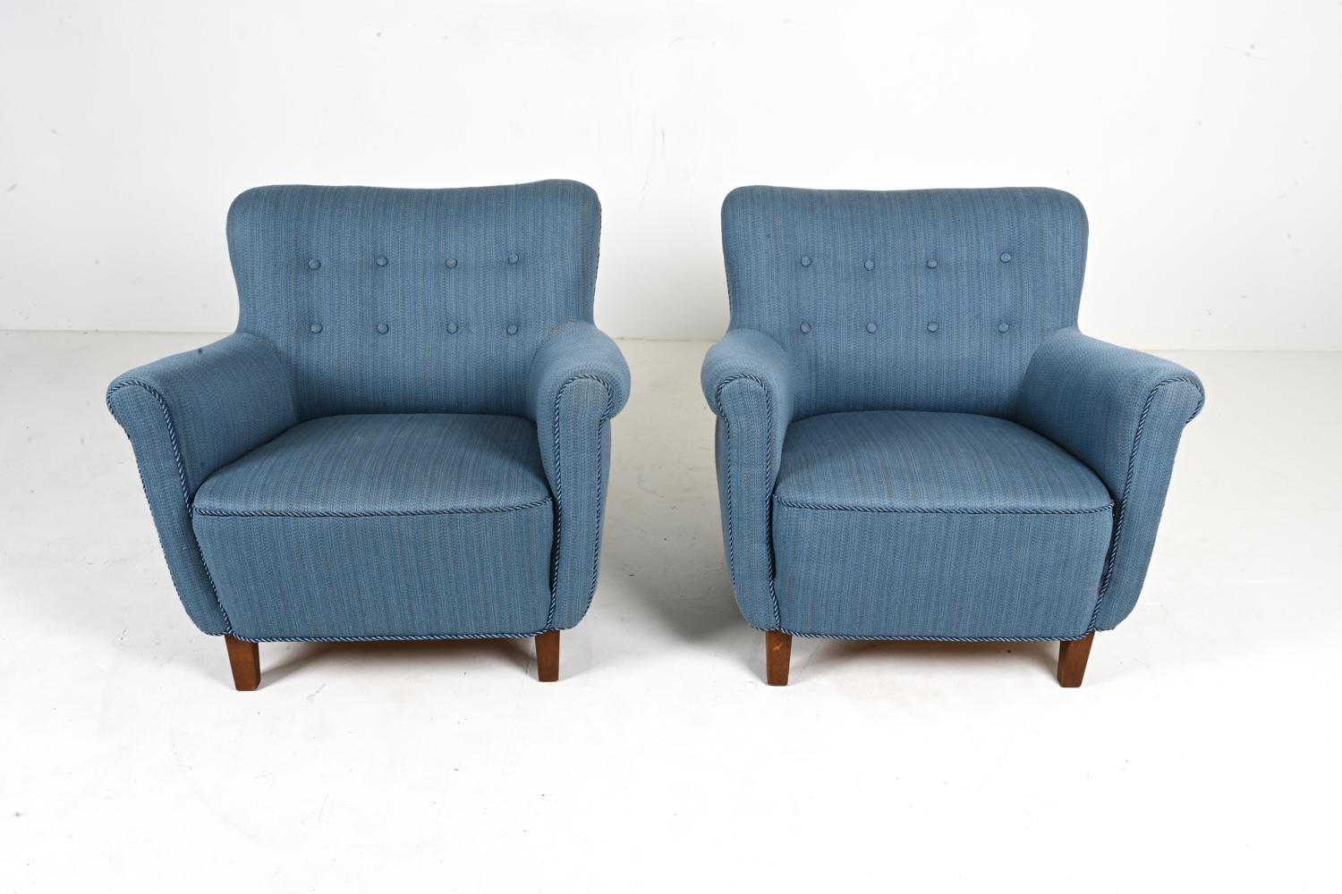European Pair of Scandinavian Mid-Century Easy Chairs in the Manner of Fritz Hansen For Sale