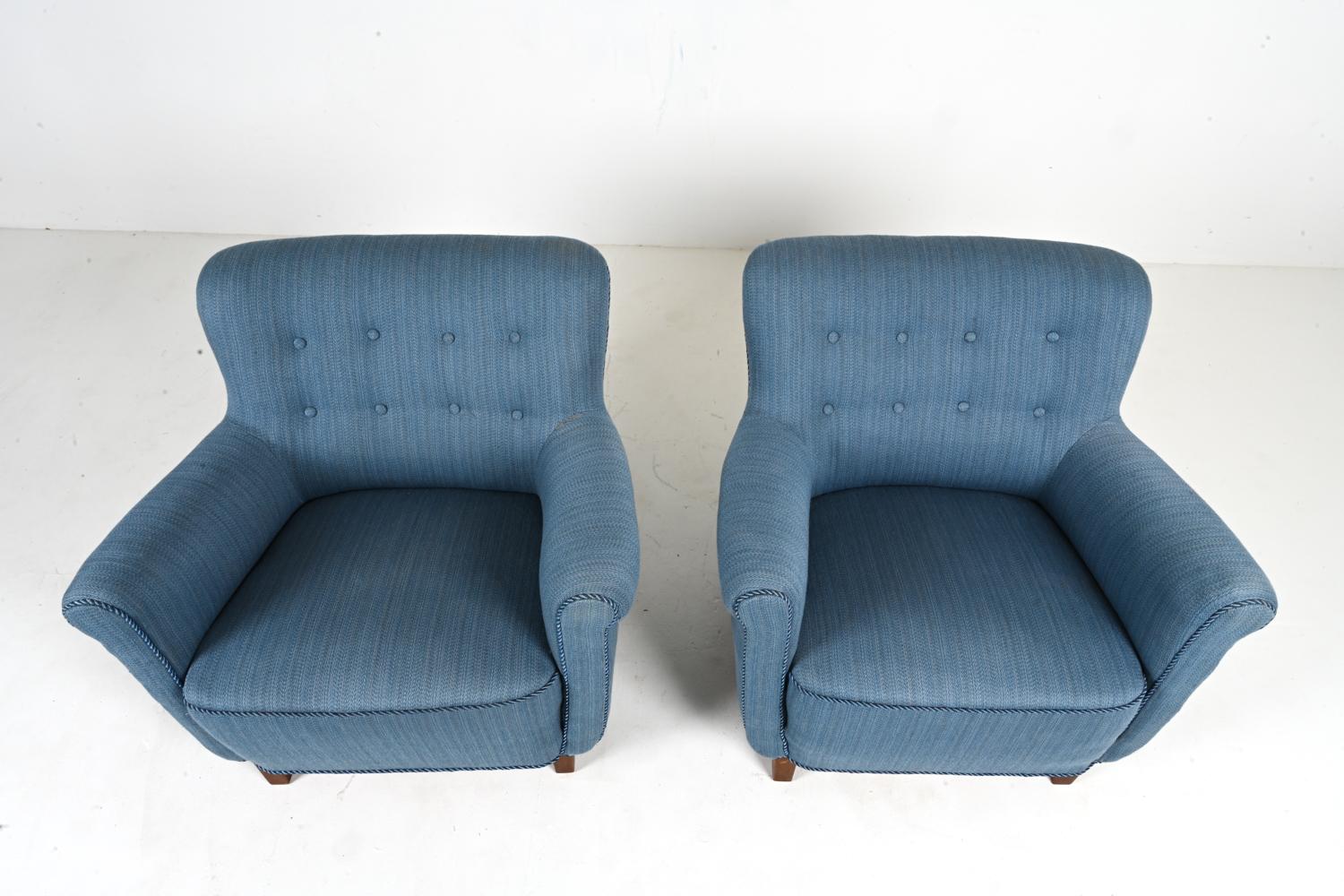 20th Century Pair of Scandinavian Mid-Century Easy Chairs in the Manner of Fritz Hansen For Sale