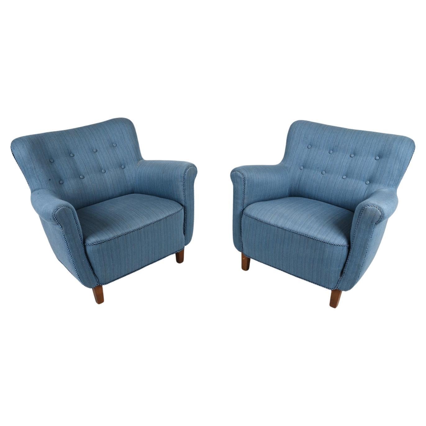 Pair of Scandinavian Mid-Century Easy Chairs in the Manner of Fritz Hansen For Sale