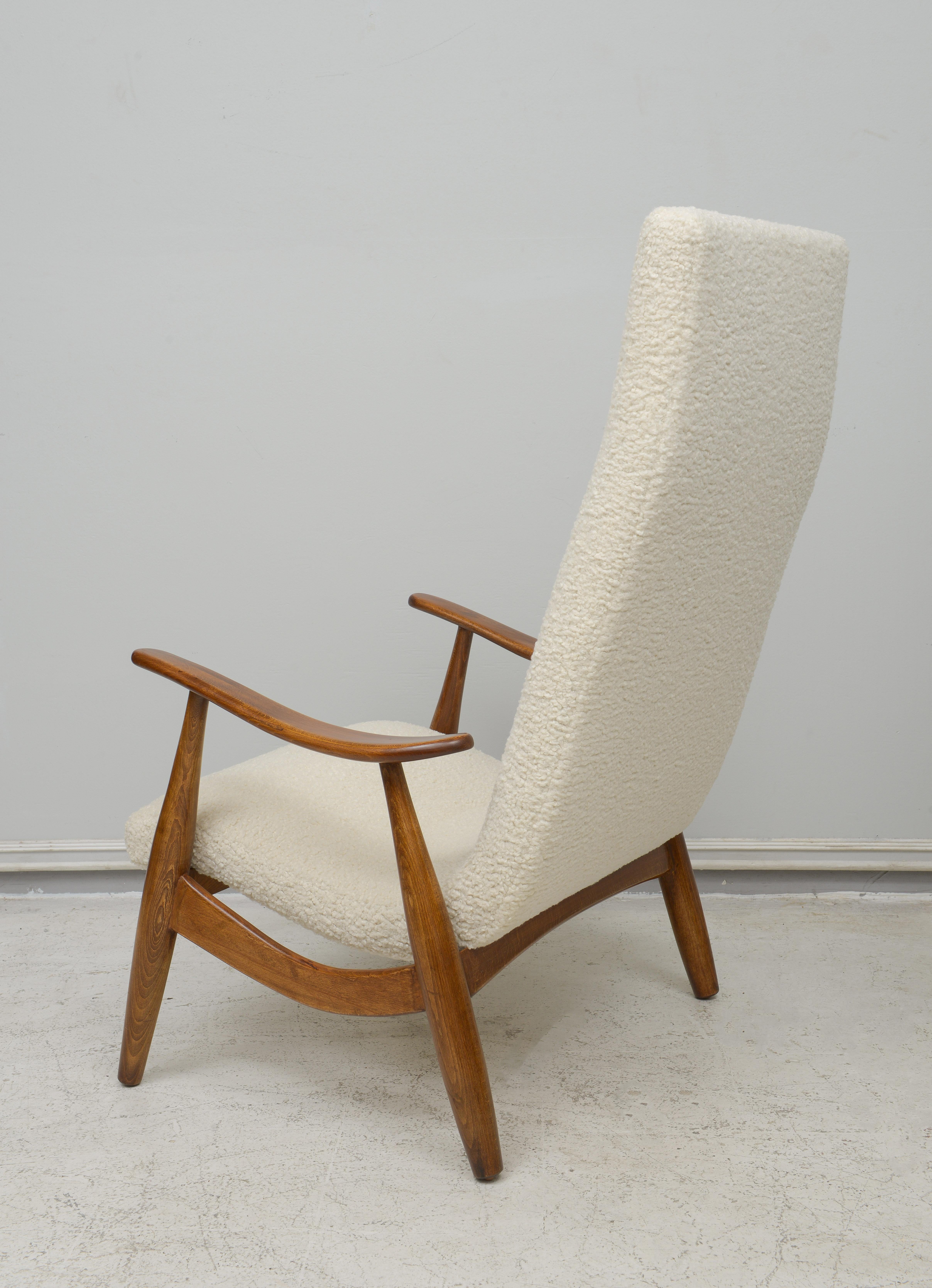 Pair of Scandinavian Mid-Century Lounge Chairs In Excellent Condition For Sale In New York, NY