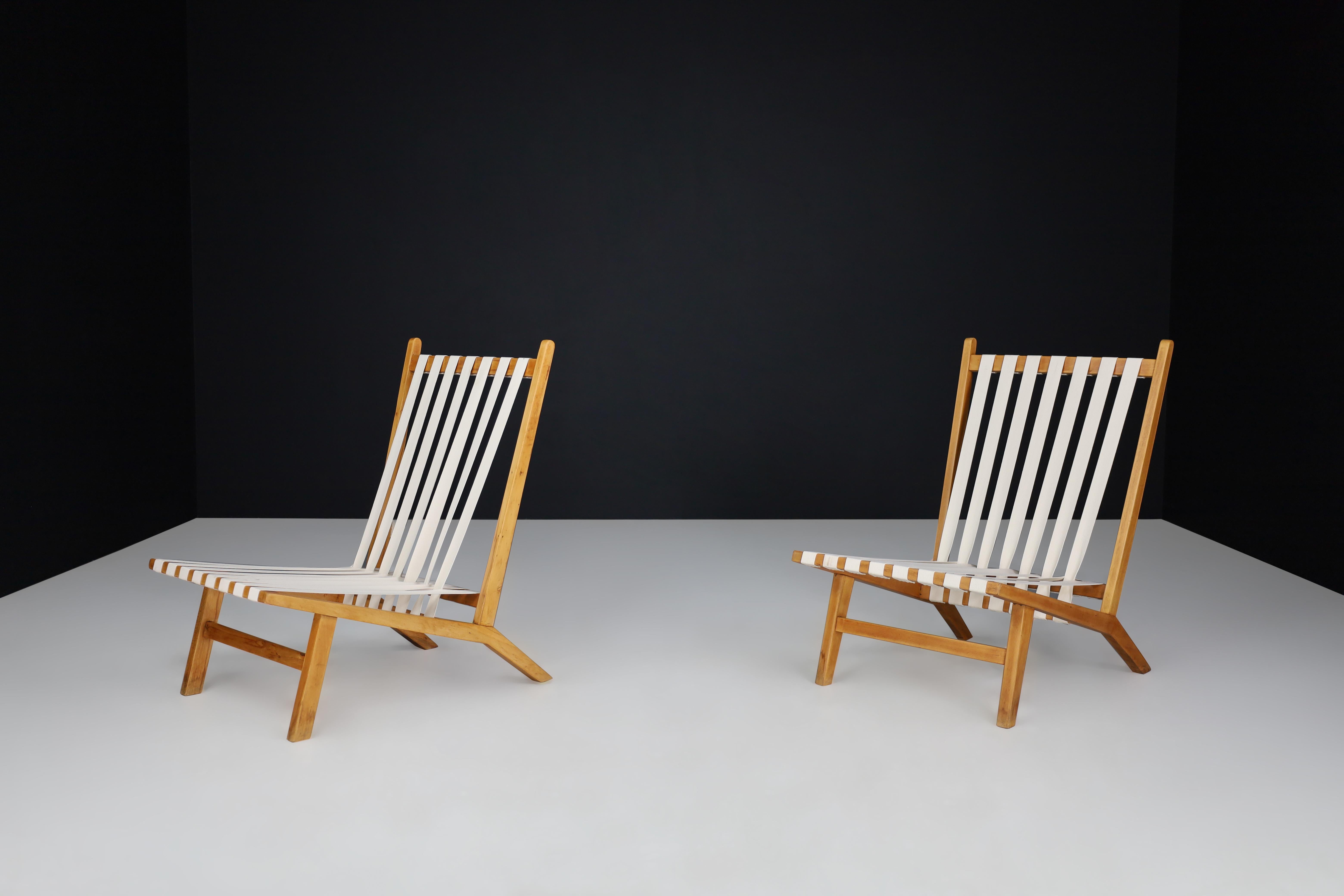 Scandinave moderne Paire de chaises longues scandinaves du milieu du siècle dernier en hêtre avec sangles de toile neuves en vente