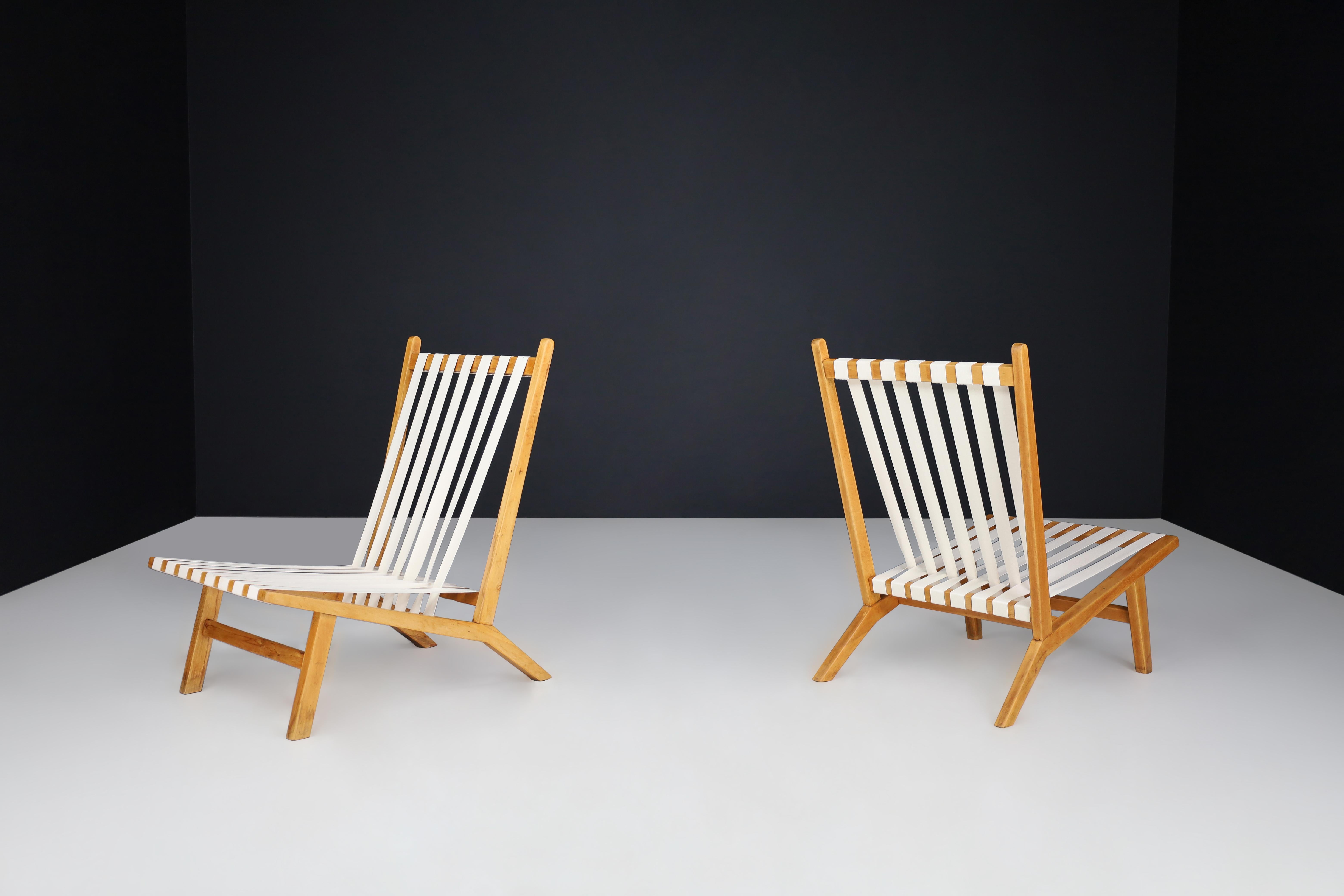 Scandinave Paire de chaises longues scandinaves du milieu du siècle dernier en hêtre avec sangles de toile neuves en vente