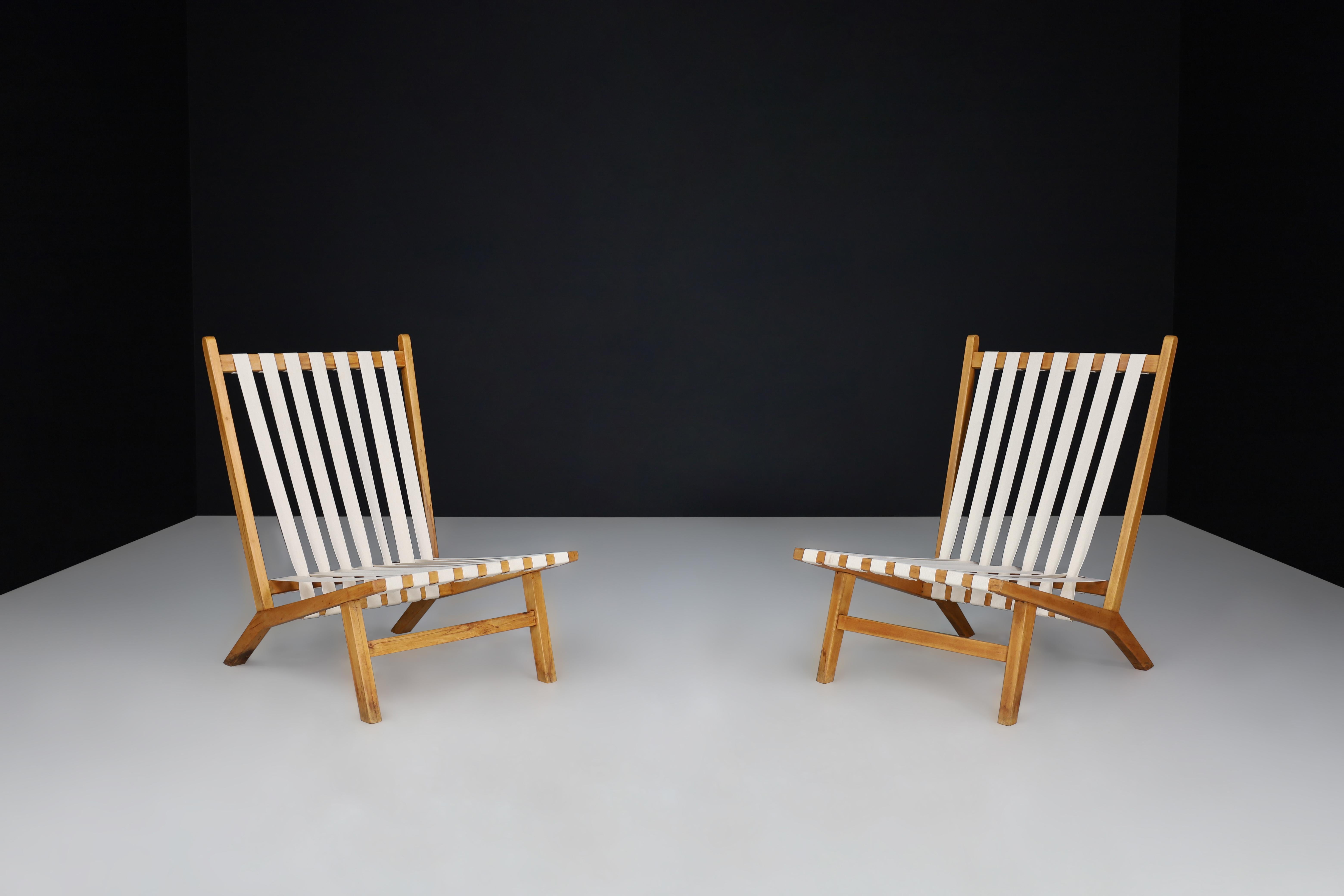 Paire de chaises longues scandinaves du milieu du siècle dernier en hêtre avec sangles de toile neuves Bon état - En vente à Almelo, NL