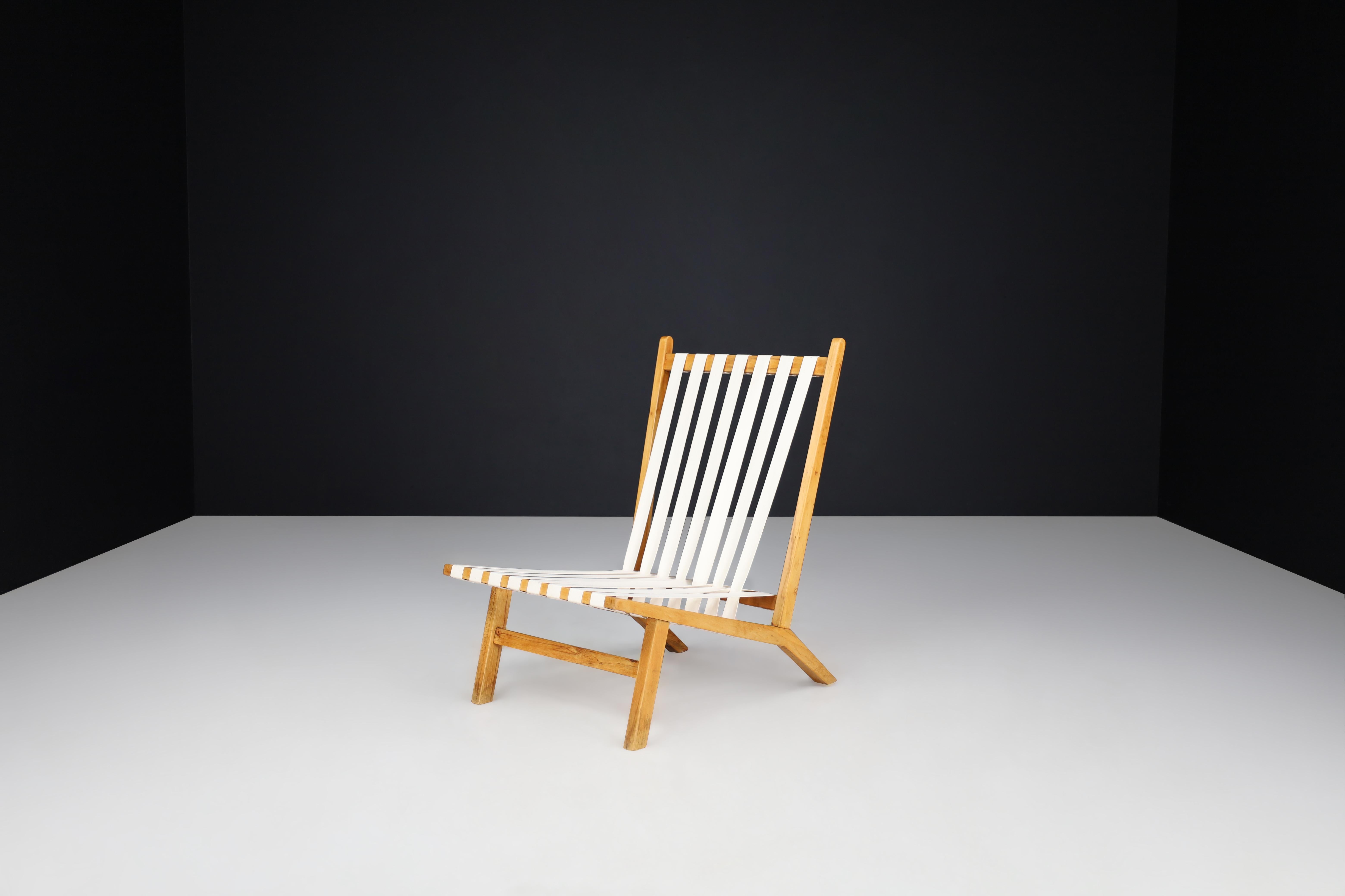 Paire de chaises longues scandinaves du milieu du siècle dernier en hêtre avec sangles de toile neuves en vente 1