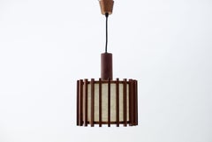 Coppia di lampade da soffitto scandinave della metà del secolo scorso in legno di teak e rame
