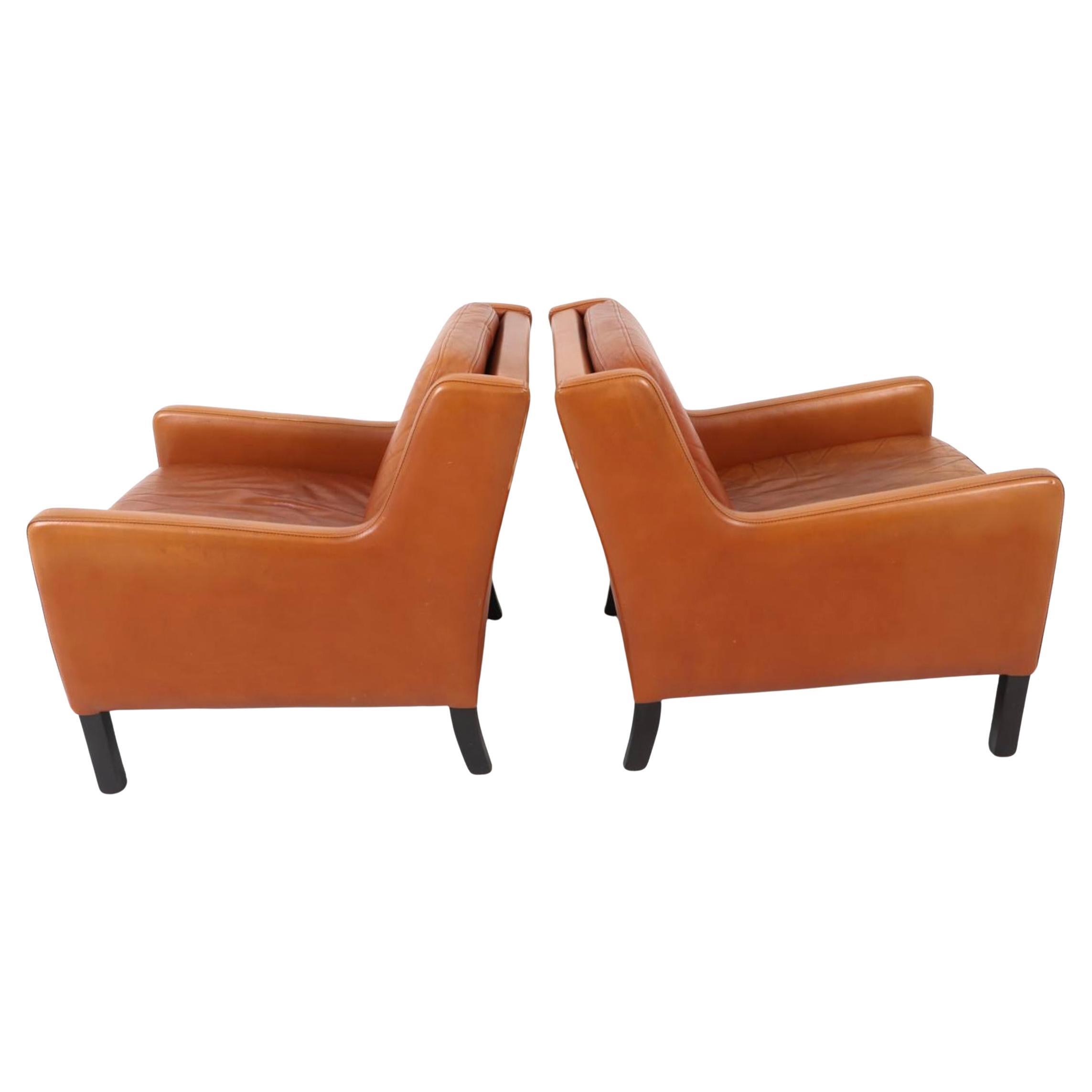 Paar skandinavische niedrige Loungesessel aus cognacfarbenem Leder, Mid-Century Modern (Skandinavische Moderne) im Angebot