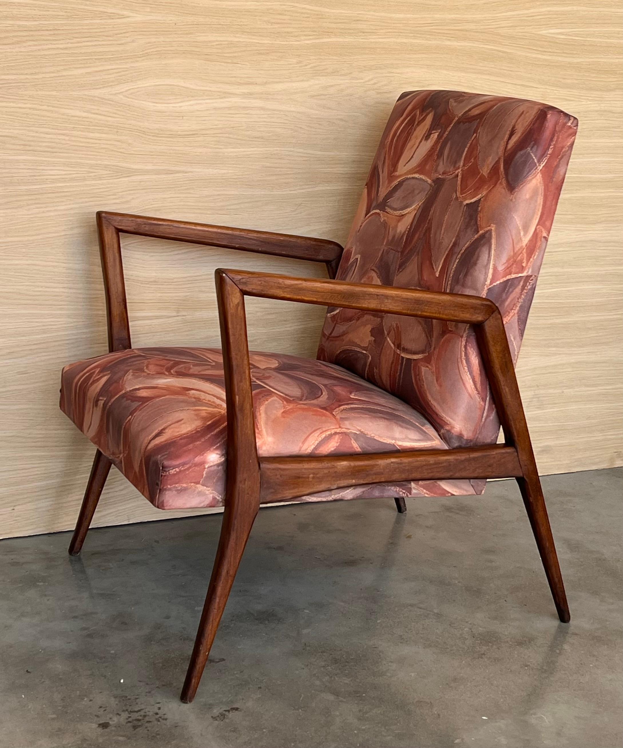Paire de fauteuils club scandinaves colorés en teck, modernes du milieu du siècle dernier en vente 1