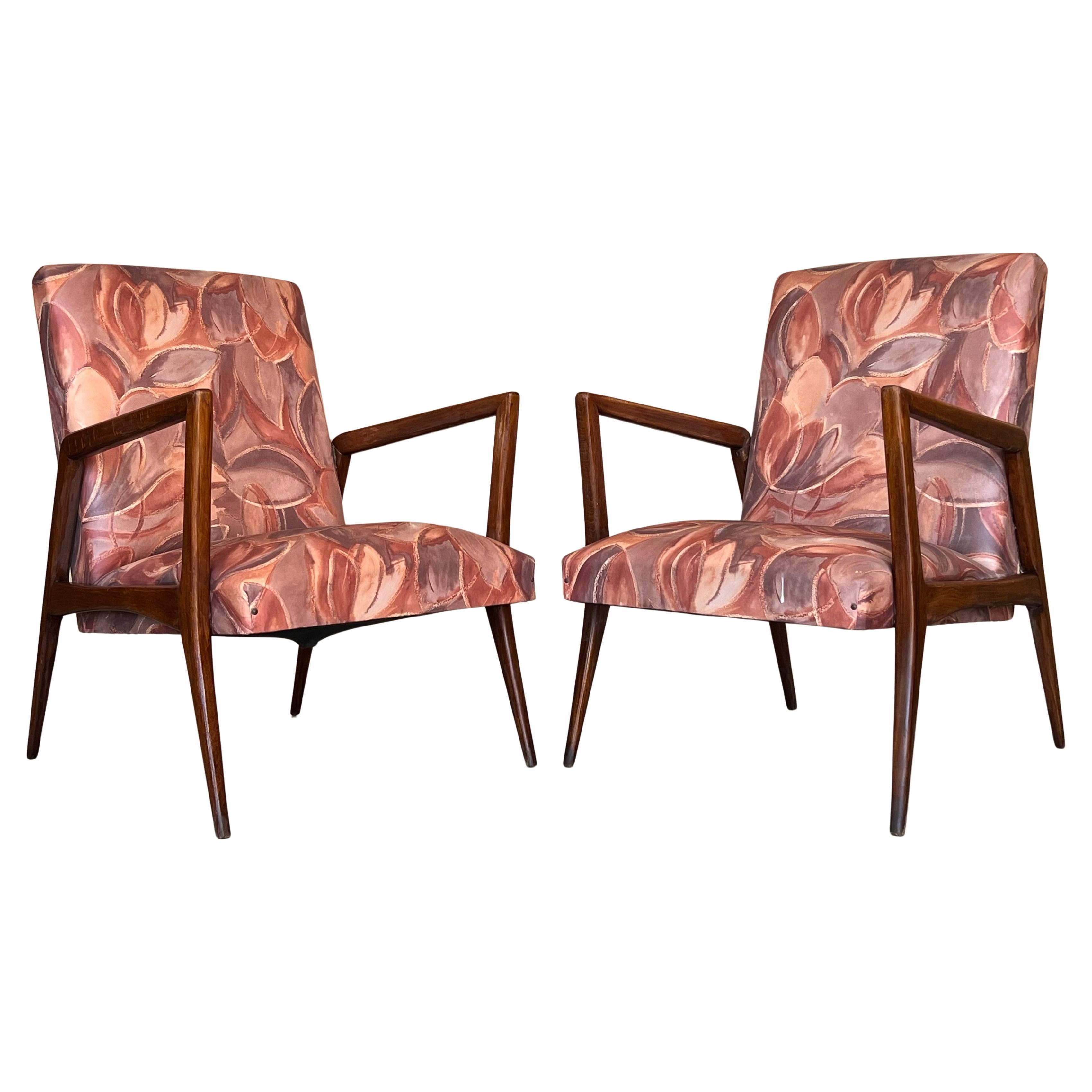 Pareja de sillones Club escandinavos de madera de teca de colores de mediados de siglo moderno