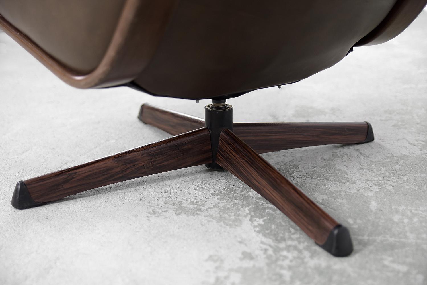 Pair of Scandinavian Mid-Century Modern Leather Swivel Chairs from Göte Möbler 3