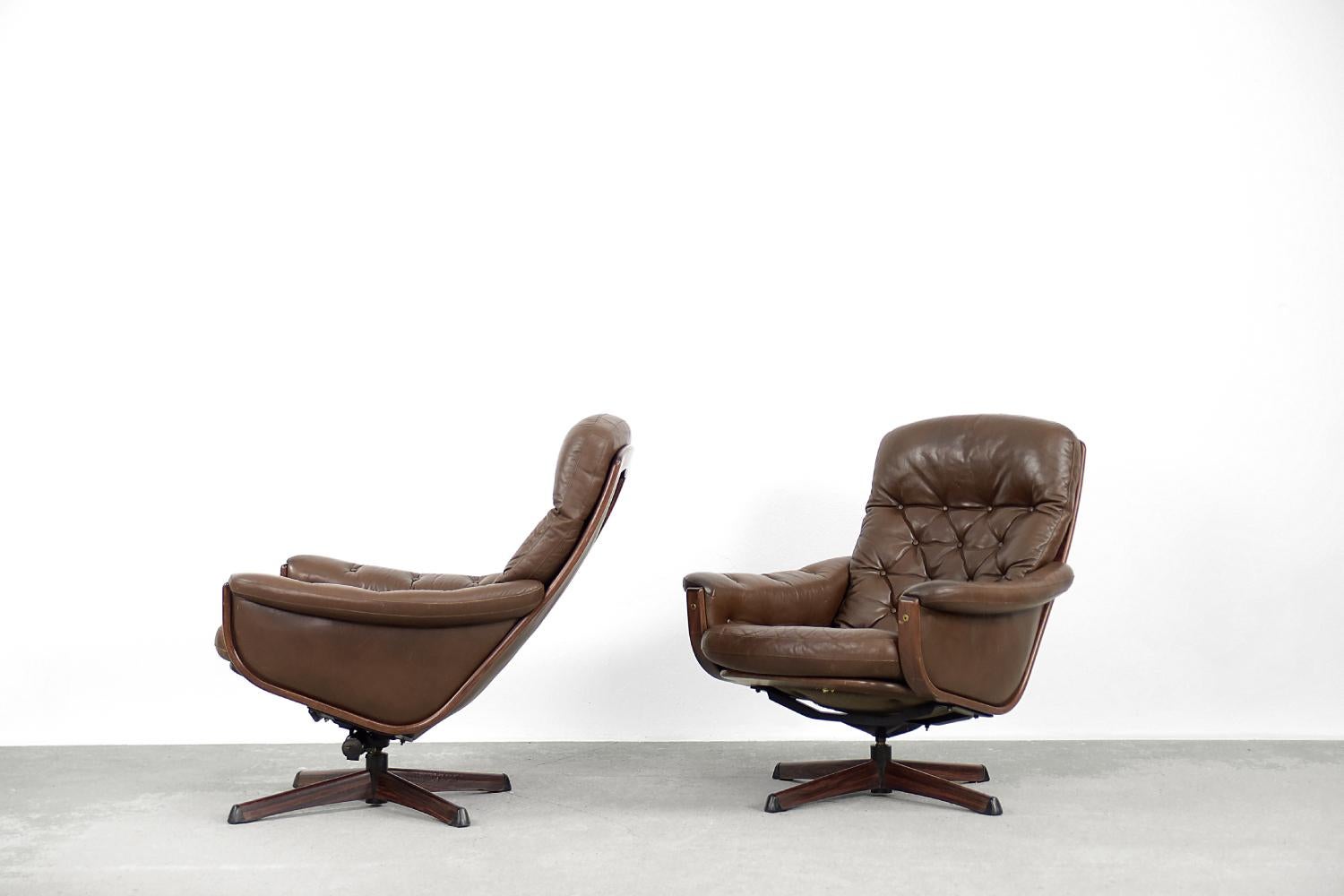 Scandinavian Modern Pair of Scandinavian Mid-Century Modern Leather Swivel Chairs from Göte Möbler