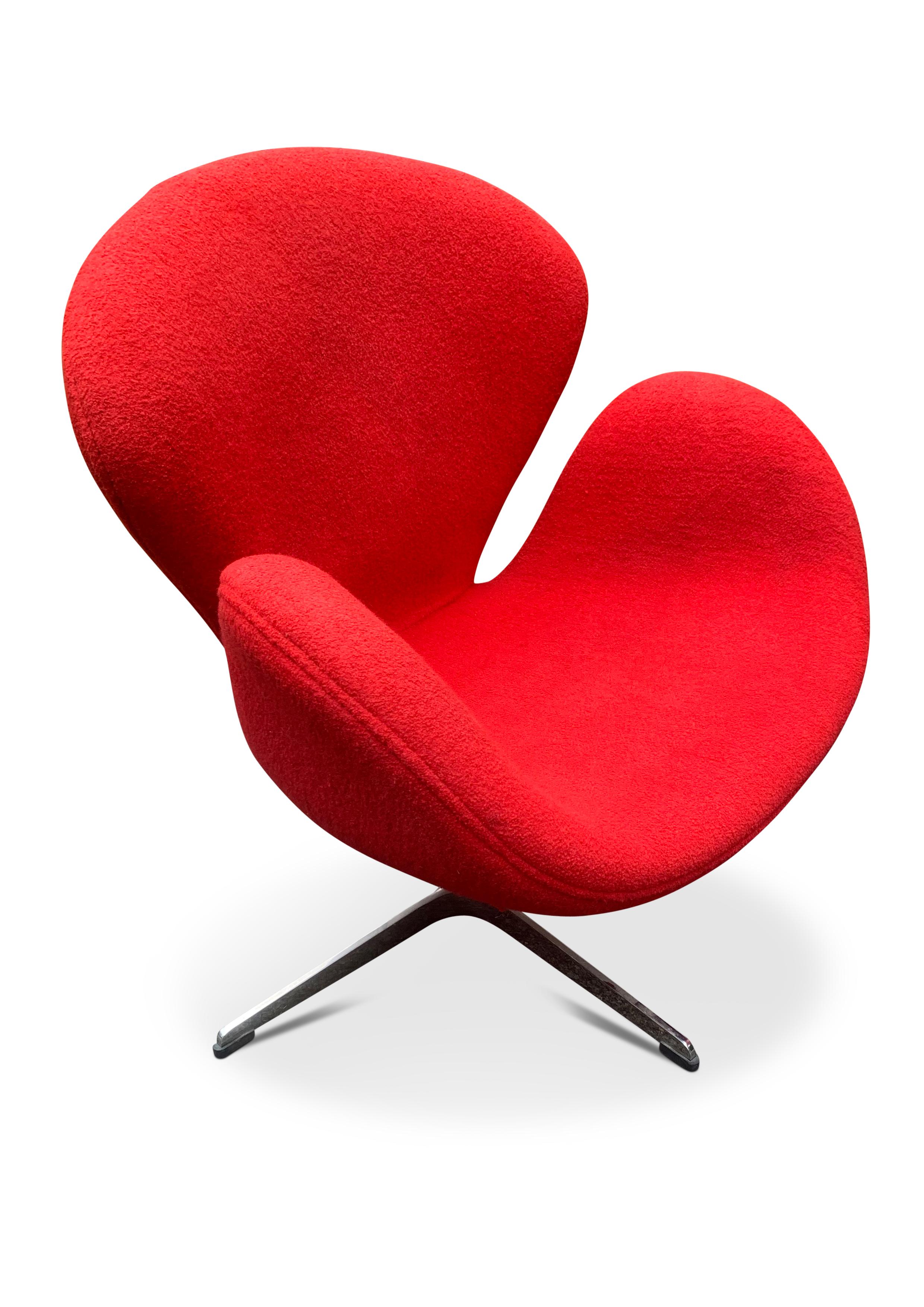 Paire de chaises Swan d'après Arne Jacobsen, de style scandinave et moderne du milieu du siècle dernier Bon état - En vente à Reading, Berkshire