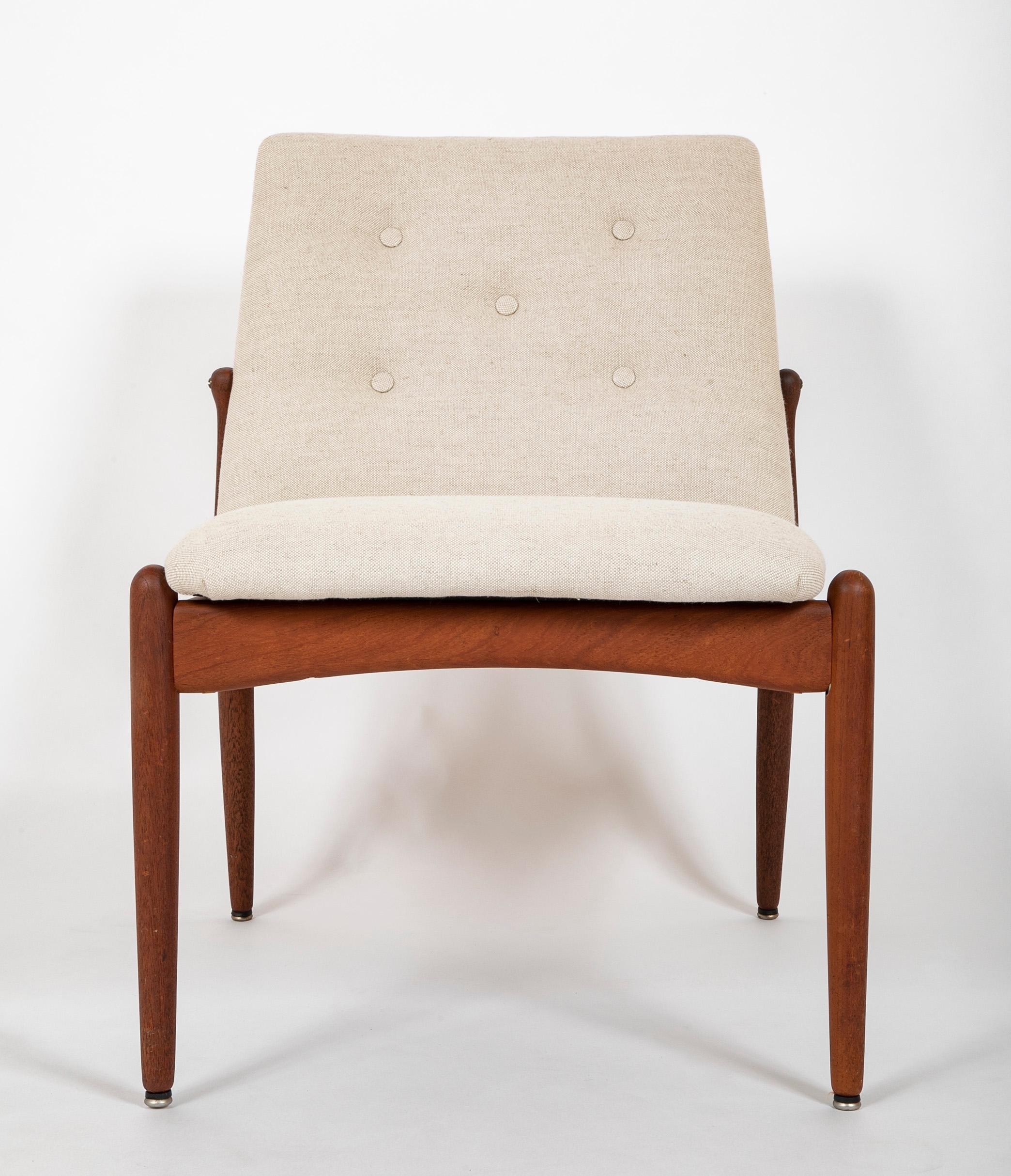 Paire de chaises en teck The Modern Scandinavian Mid-Century Modern.  Vers les années 1960.