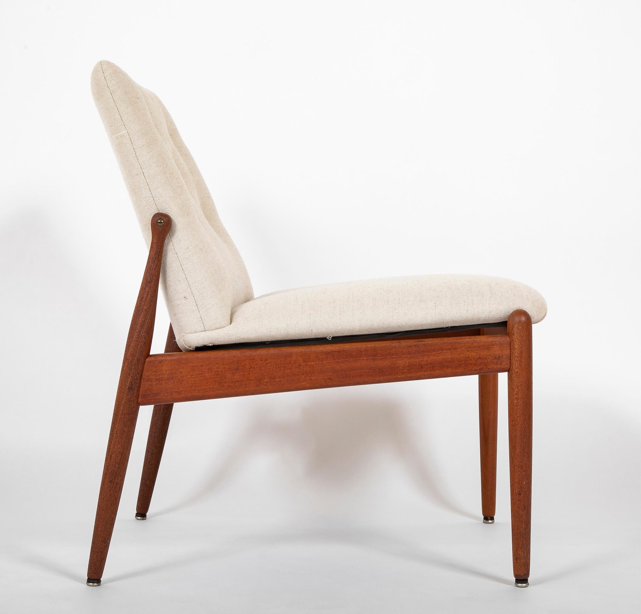 20th Century Pair of Scandinavian Mid-Century Modern Teak Slipper Chairs For Sale
