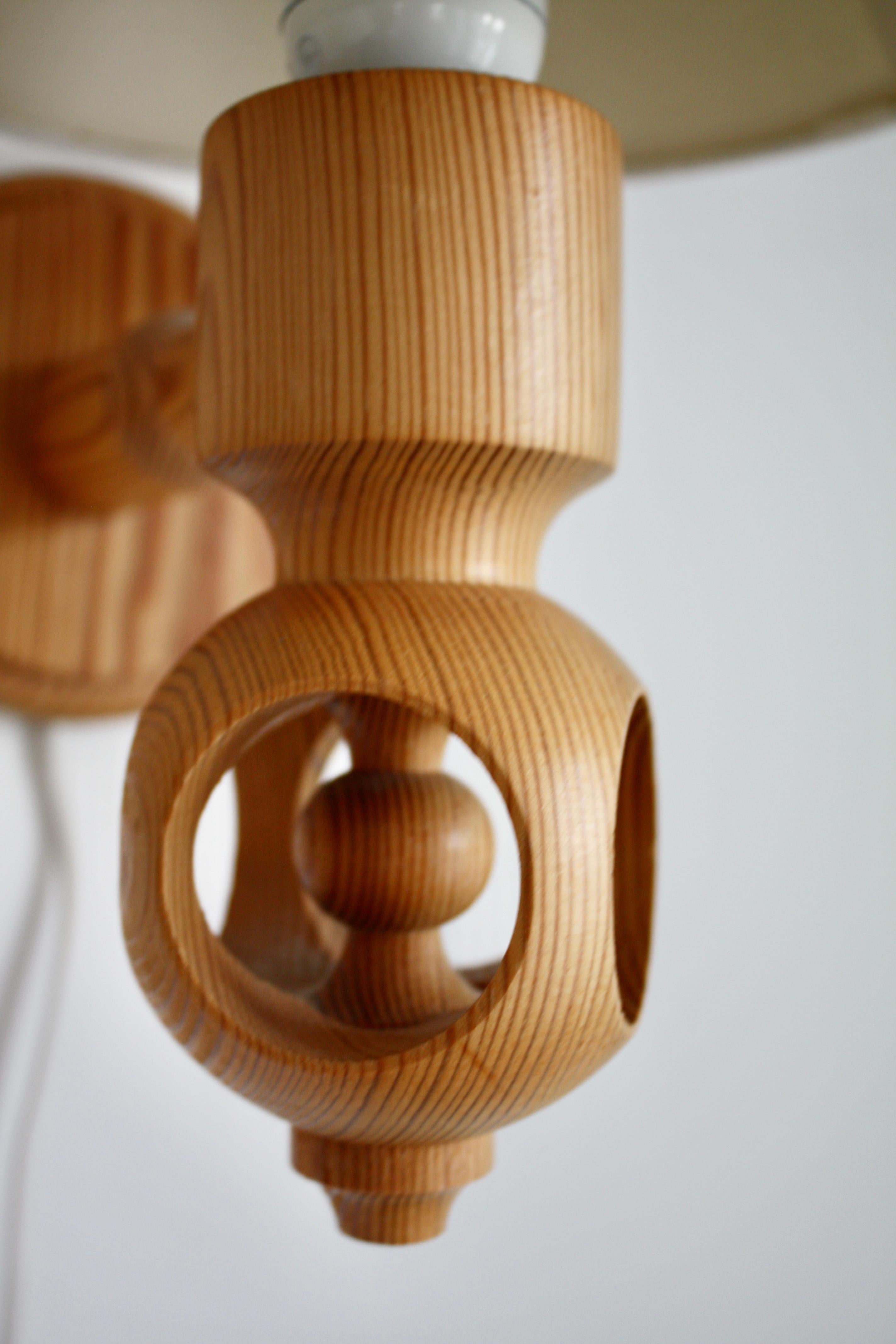 Pair of Scandinavian Mid-Century Wall Lamps in Pine, Textile Shades, Signed, 70s in vendita 2