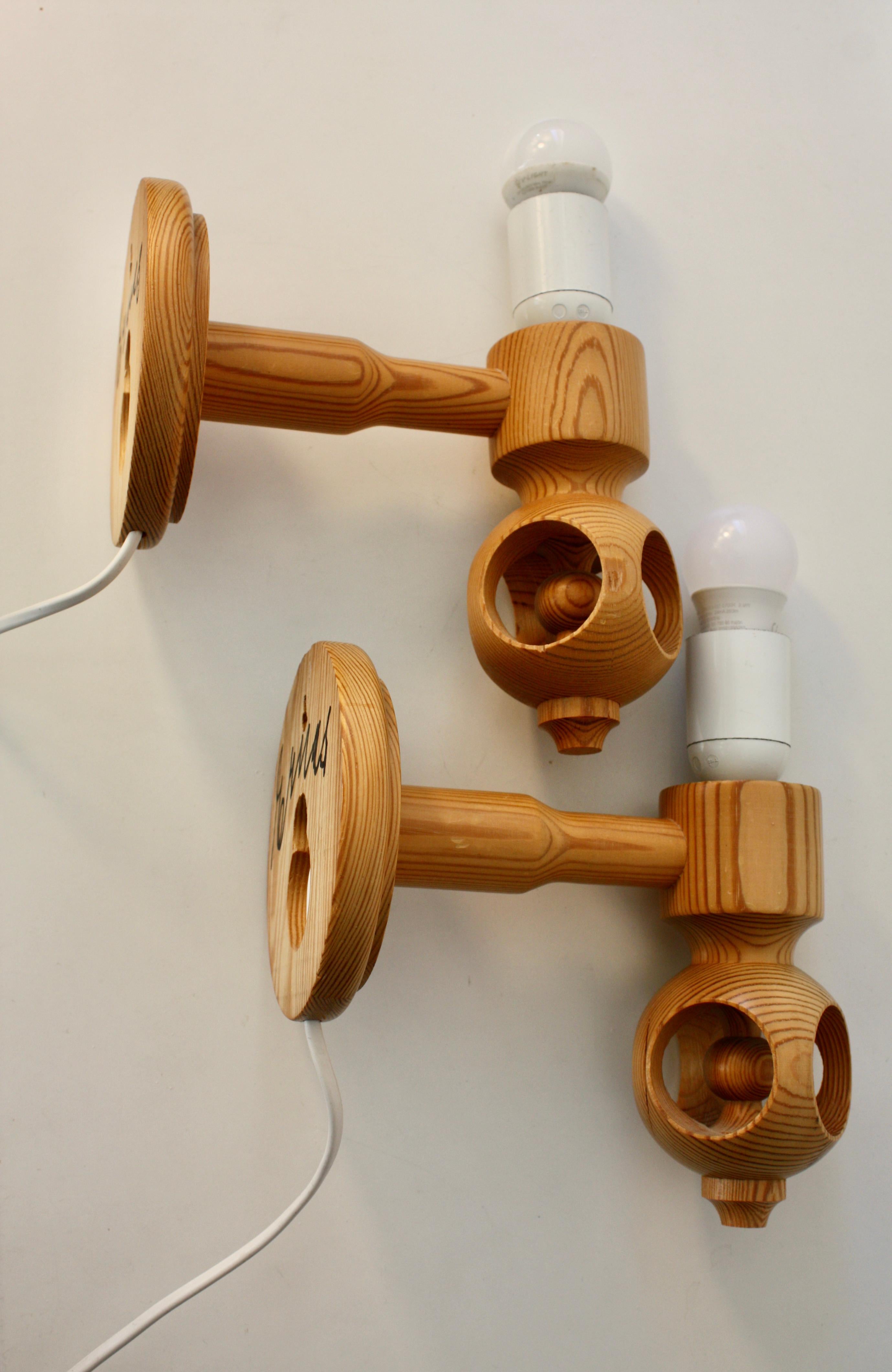 Pair of Scandinavian Mid-Century Wall Lamps in Pine, Textile Shades, Signed, 70s in vendita 5