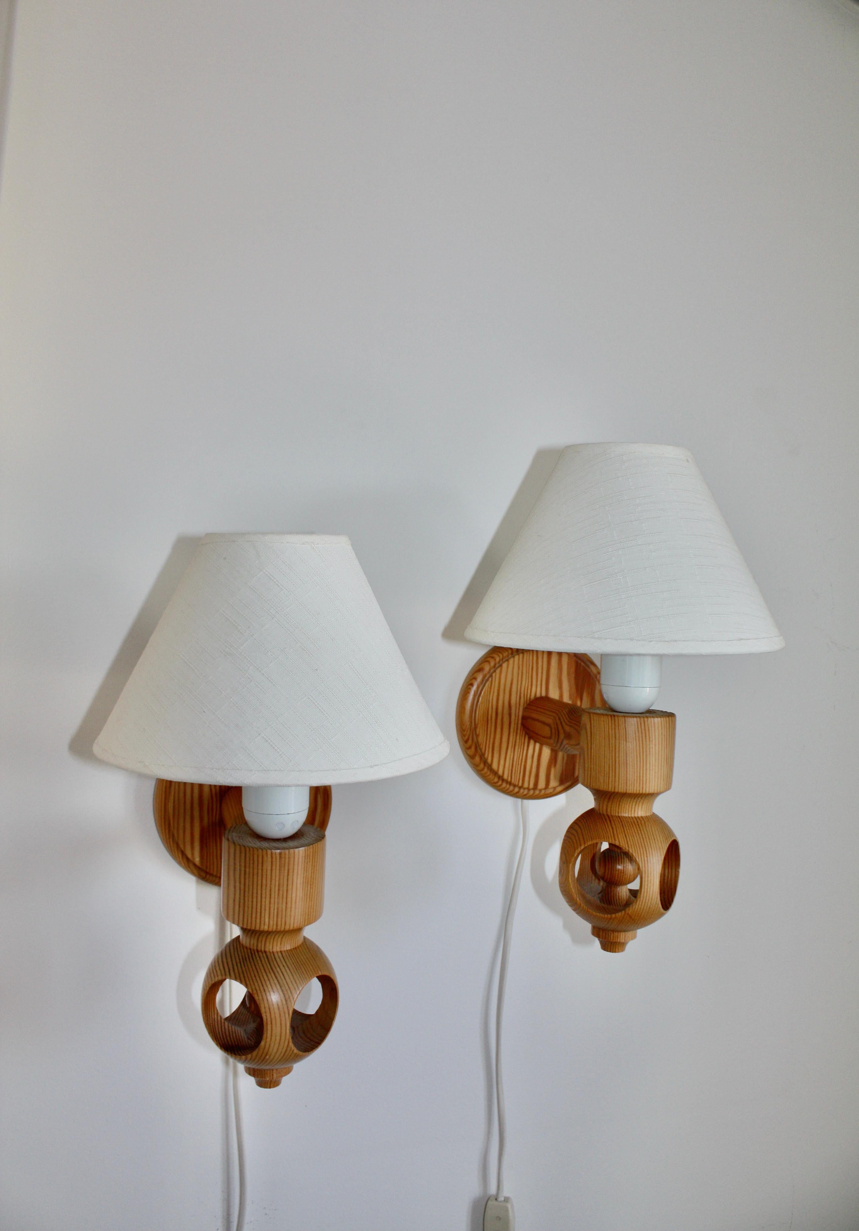 Svedese Pair of Scandinavian Mid-Century Wall Lamps in Pine, Textile Shades, Signed, 70s in vendita