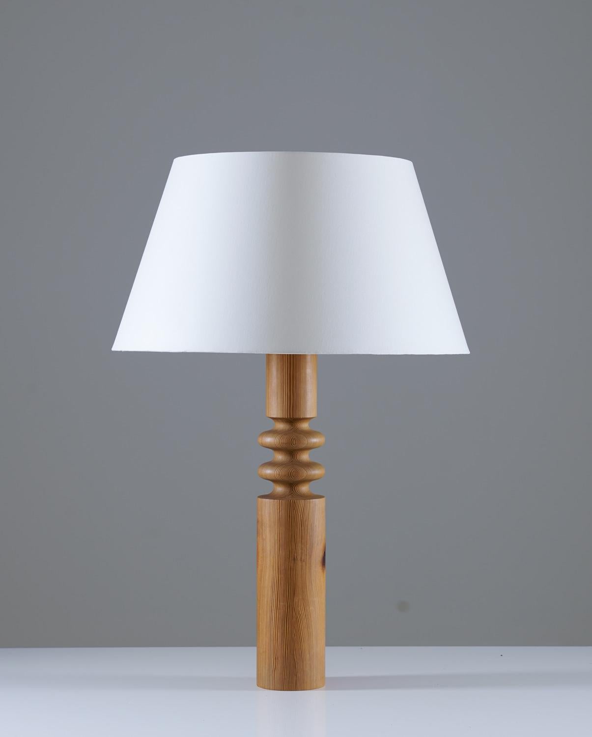 Mid-Century Modern Pair of Scandinavian Midcentury Table Lamps in Pine by Luxus For Sale