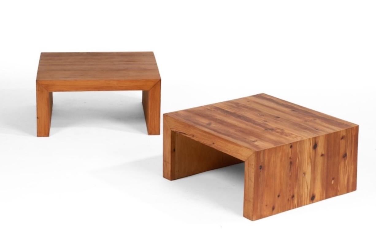 Pareja de mesas de centro minimalistas escandinavas de pino macizo, años 70 Escandinavo moderno en venta